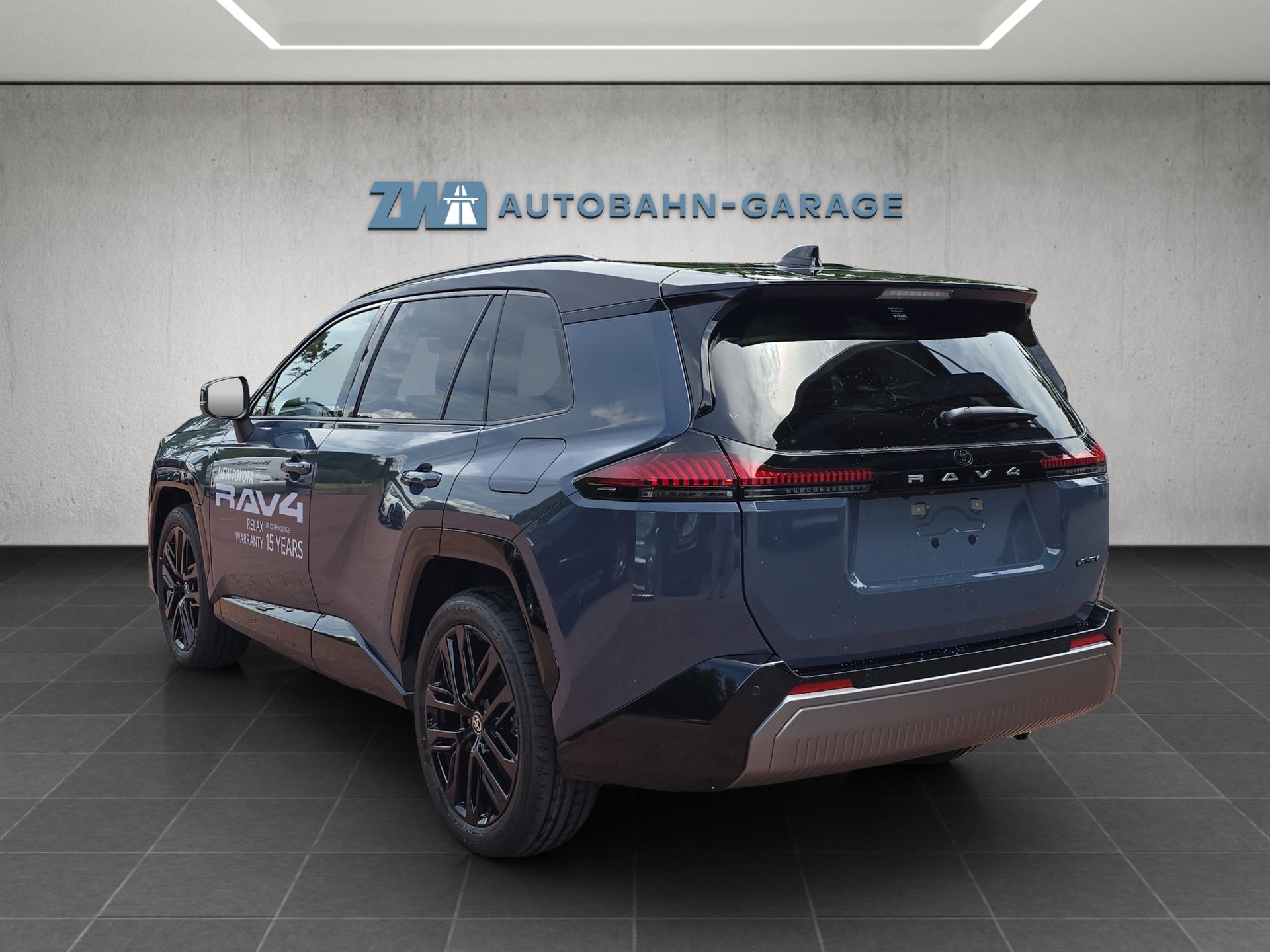 TOYOTA RAV4 2.5 Plug-In-Hybrid Style-image-2