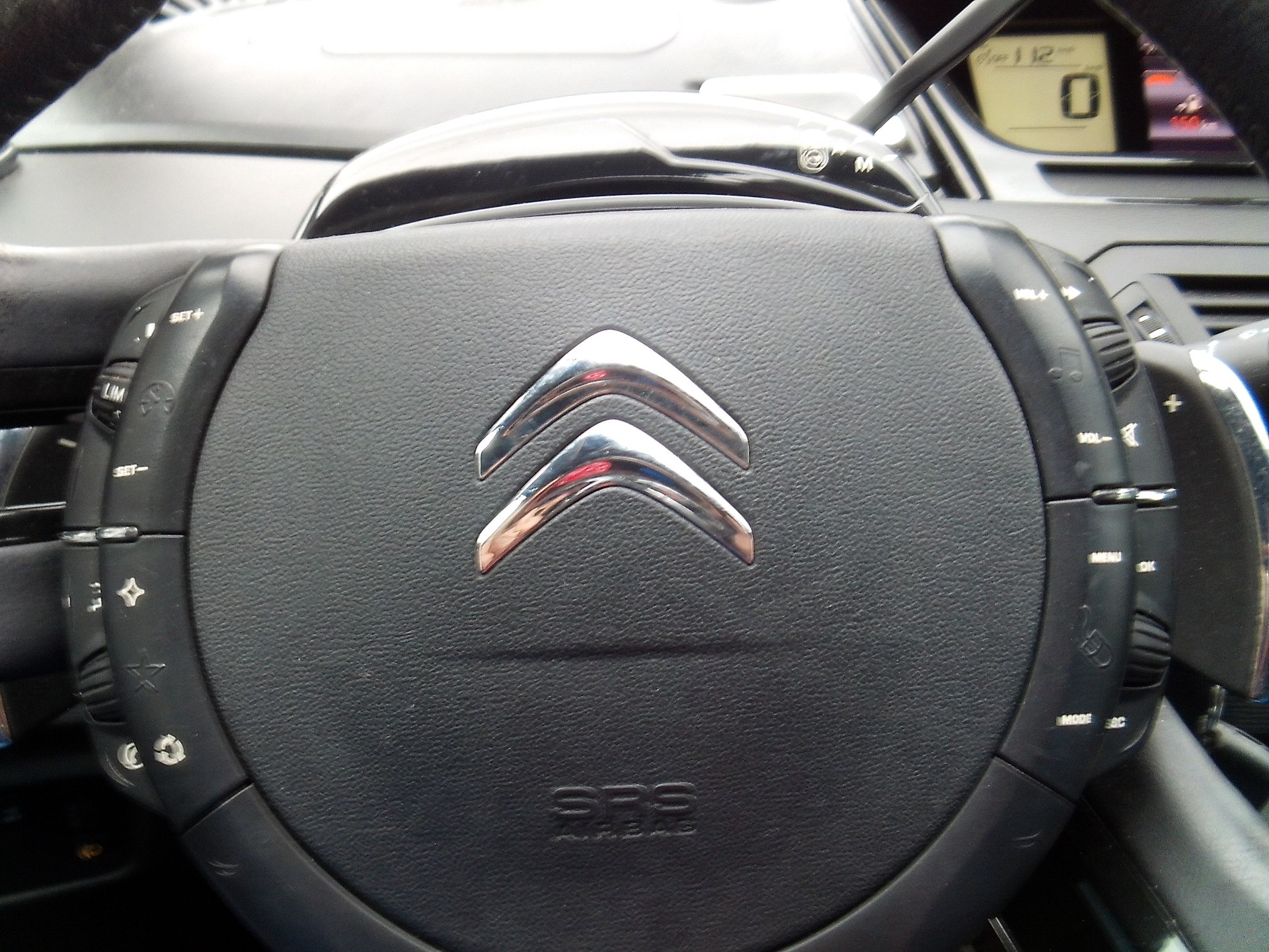 CITROEN C4 Picasso 1.6 HDI 16V Séduction EGS6-image-9