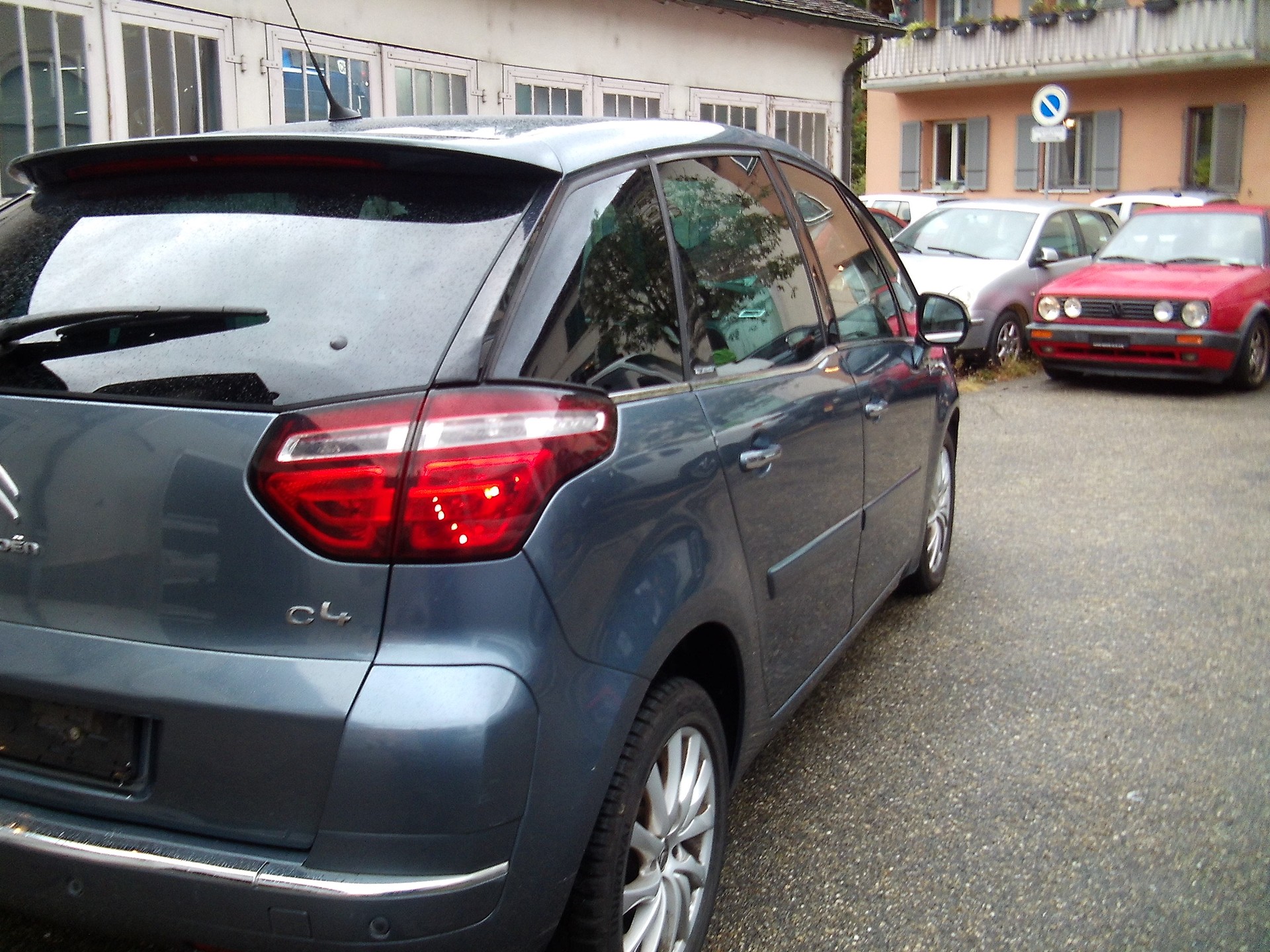 CITROEN C4 Picasso 1.6 HDI 16V Séduction EGS6-image-4