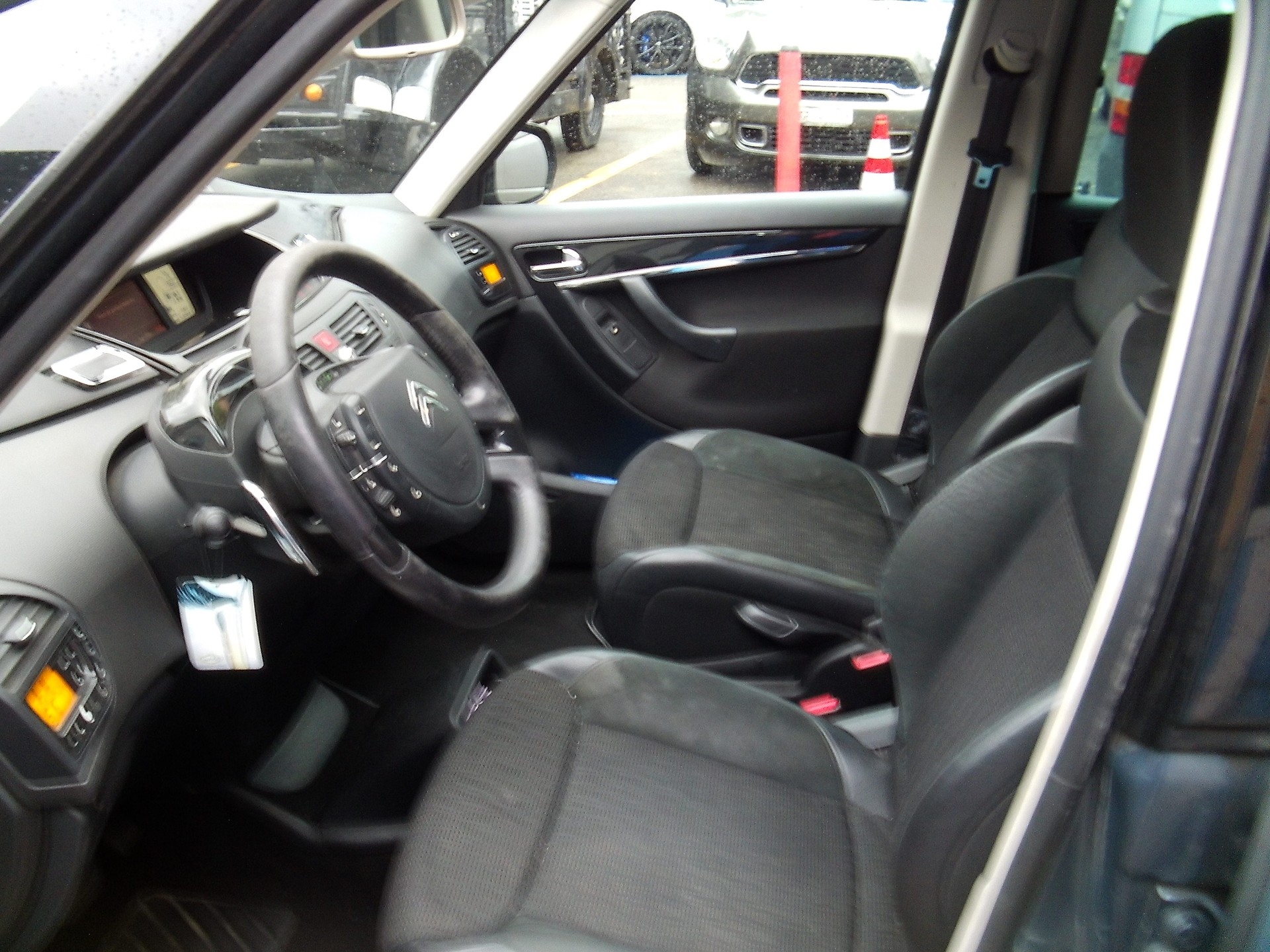 CITROEN C4 Picasso 1.6 HDI 16V Séduction EGS6-image-7