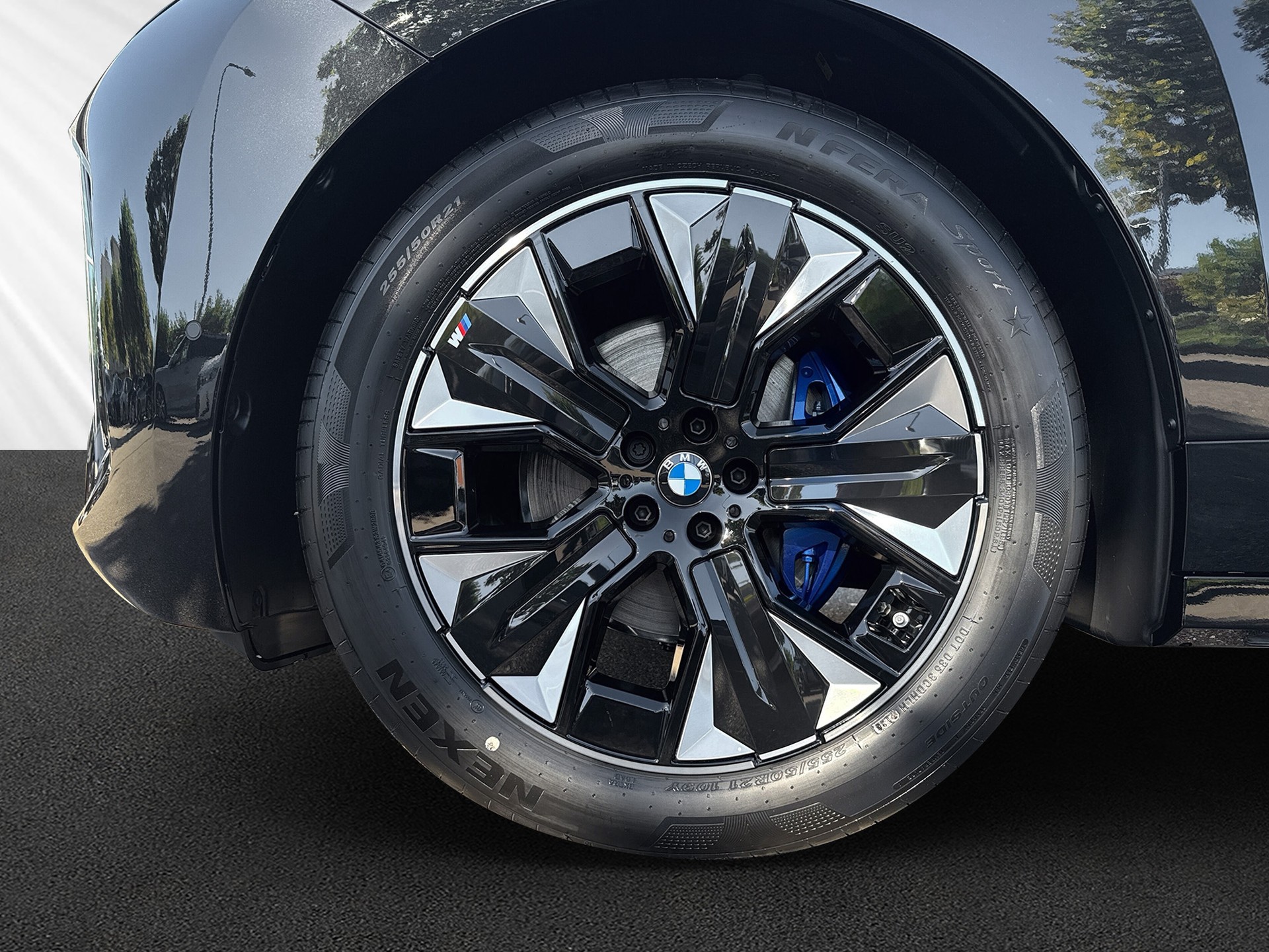 BMW iX xDrive45 M Sport-image-8