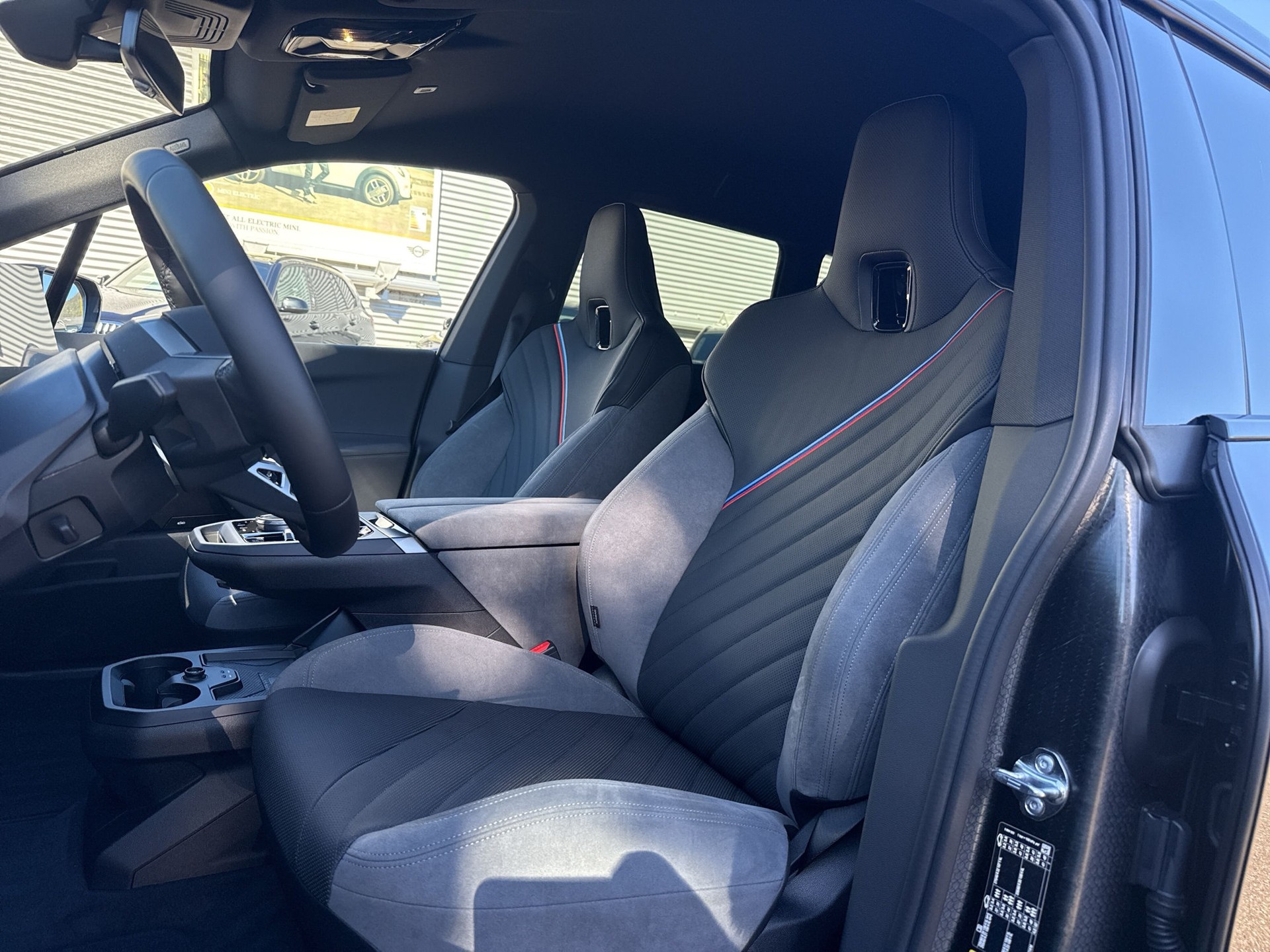 BMW iX xDrive45 M Sport-image-9