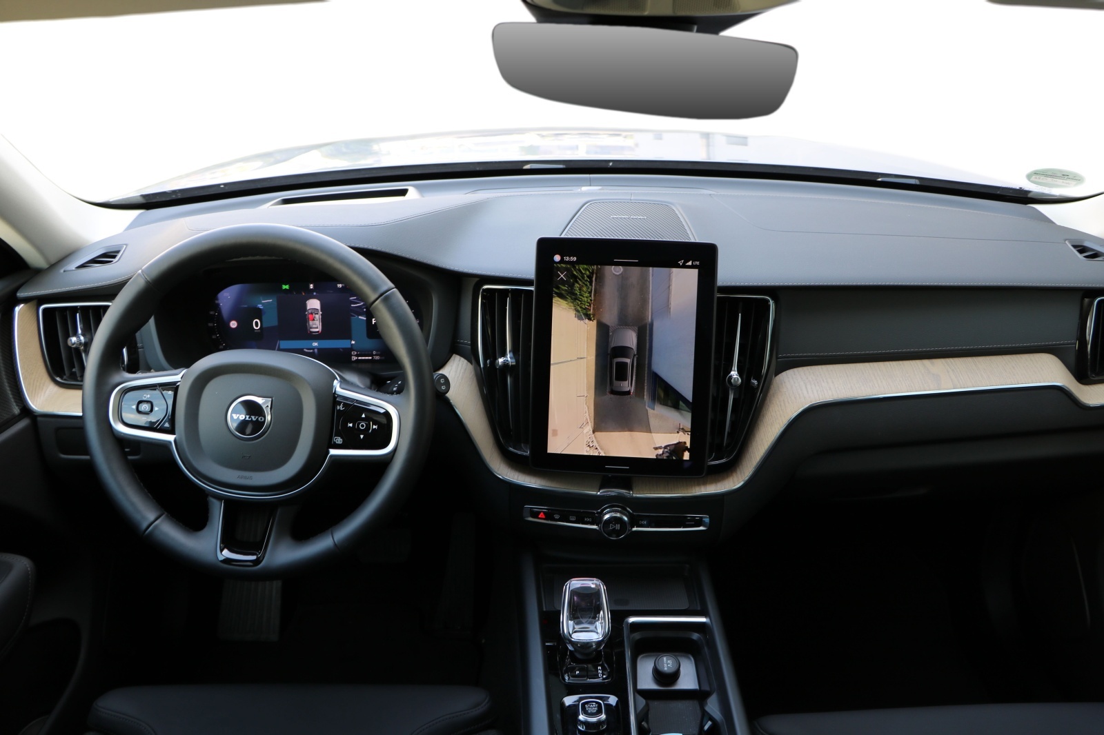 VOLVO XC60 T8 eAWD PluginHybrid Ultra Bright Geartronic-image-16