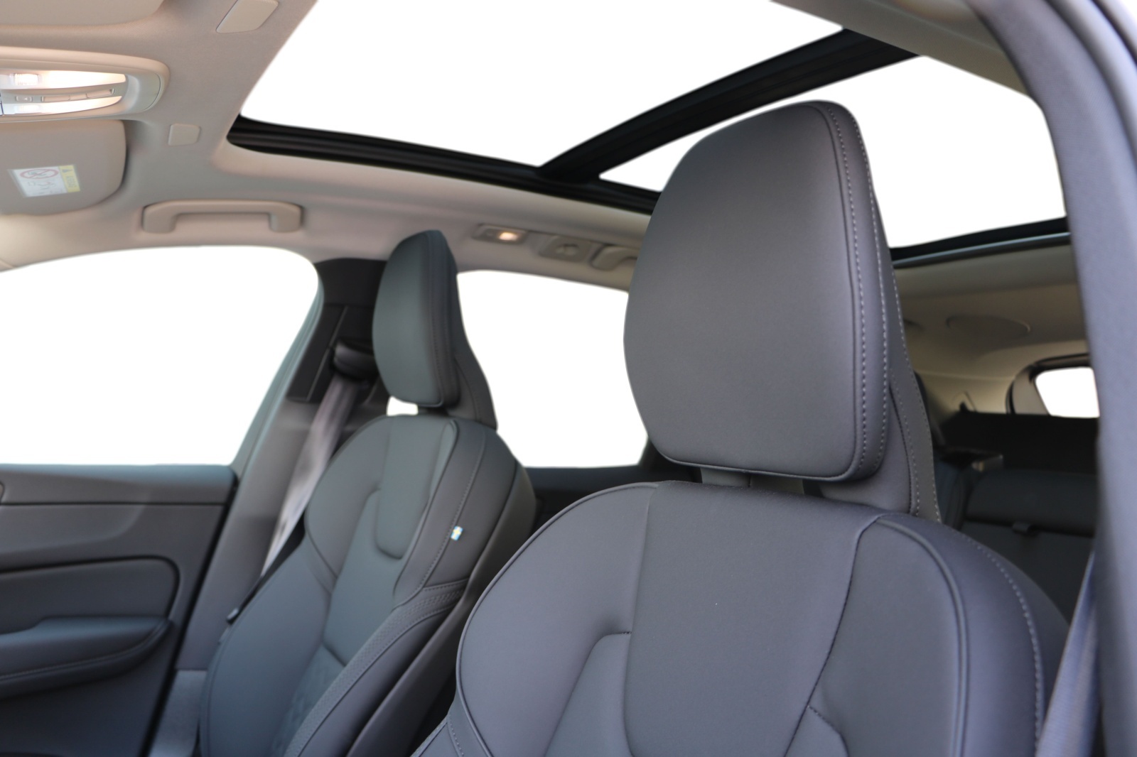 VOLVO XC60 T8 eAWD PluginHybrid Ultra Bright Geartronic-image-19
