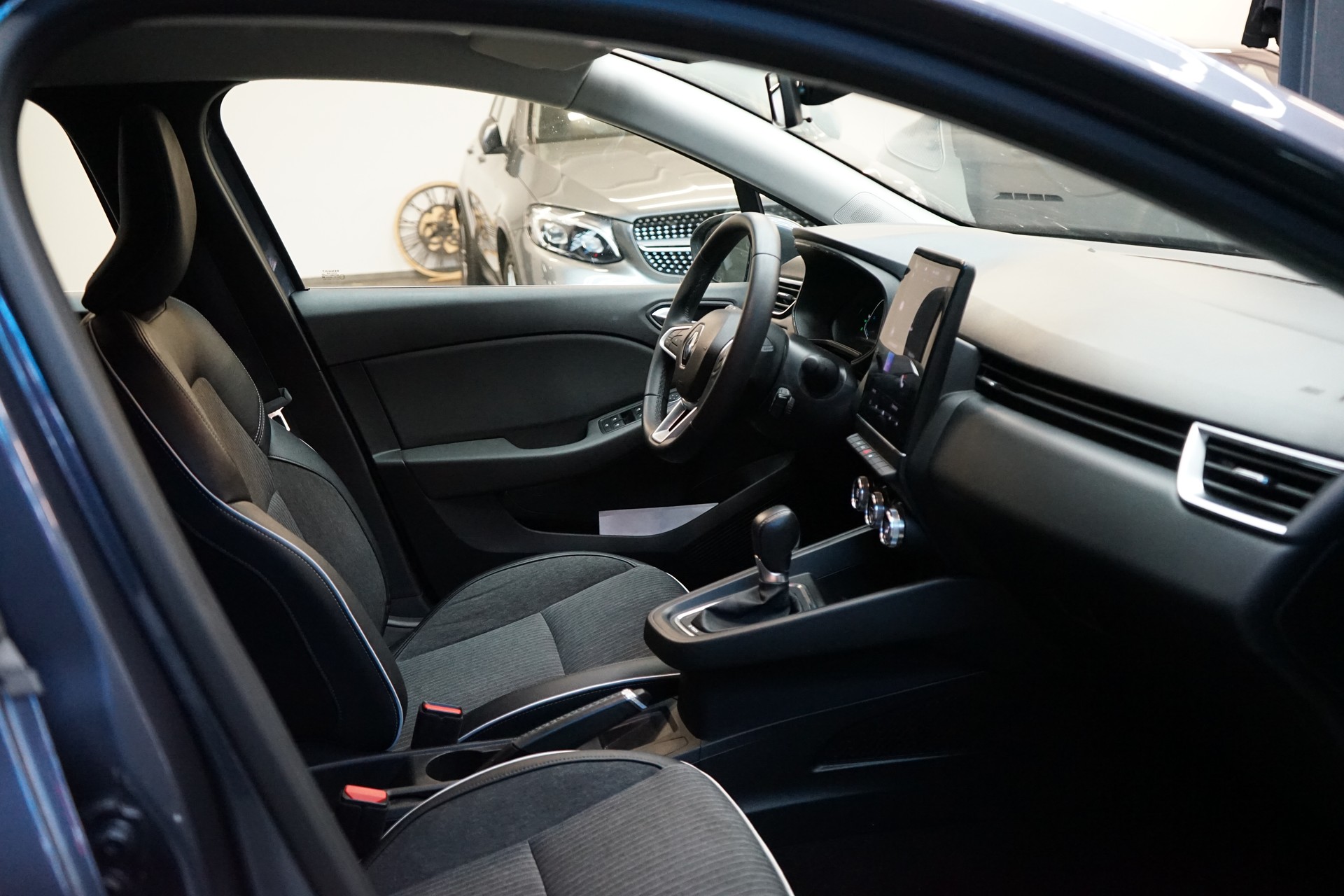 RENAULT Clio 1.6 E-Tech Intens-image-4