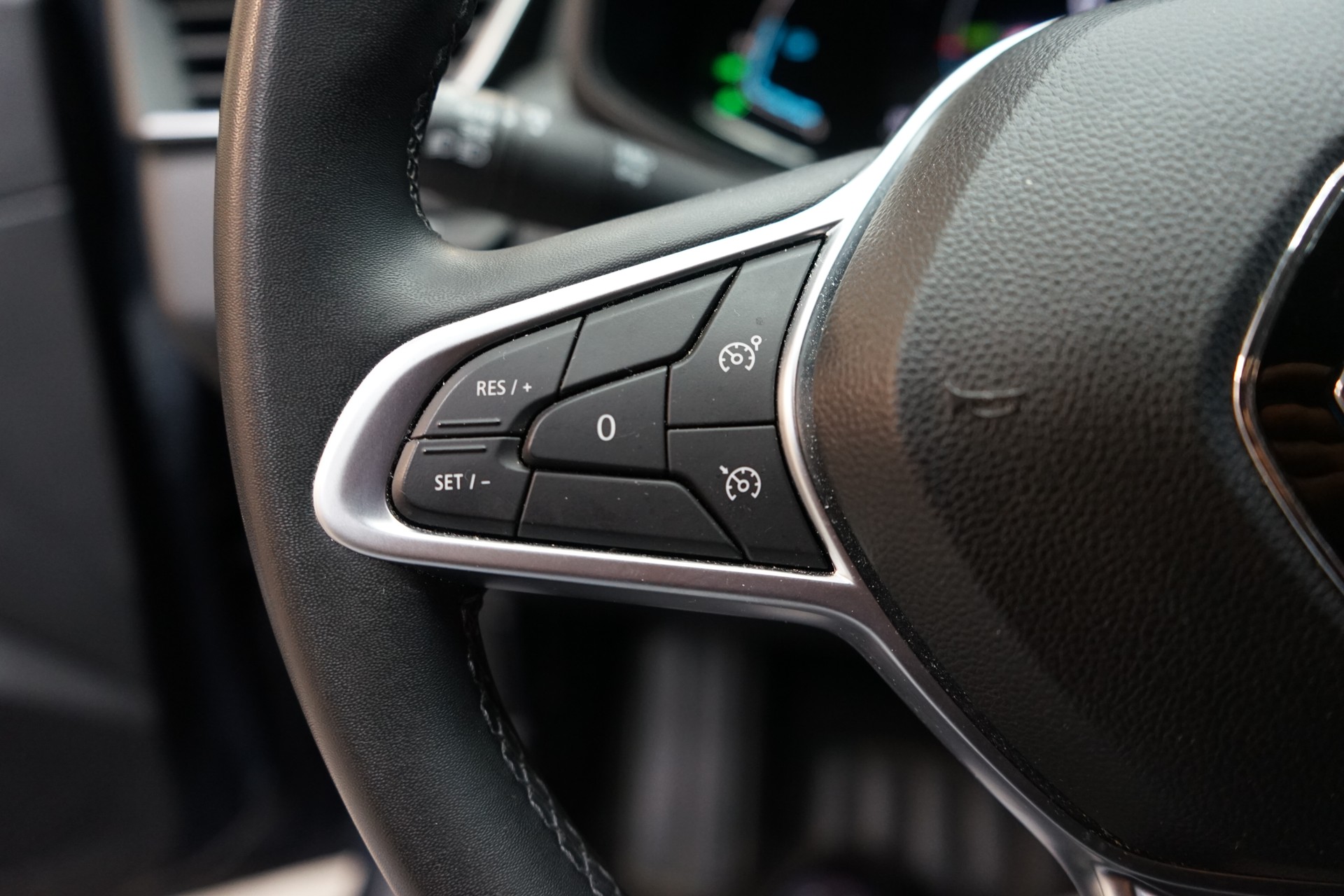 RENAULT Clio 1.6 E-Tech Intens-image-6