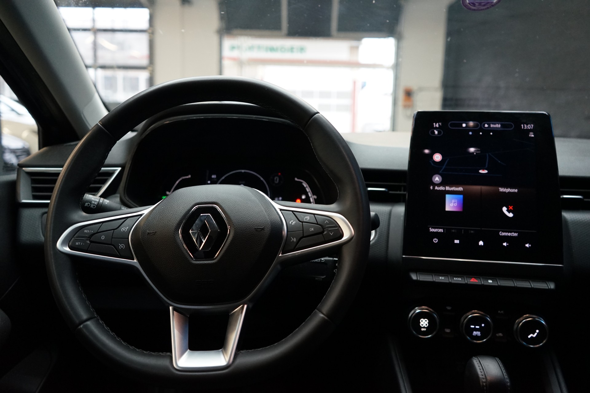 RENAULT Clio 1.6 E-Tech Intens-image-5