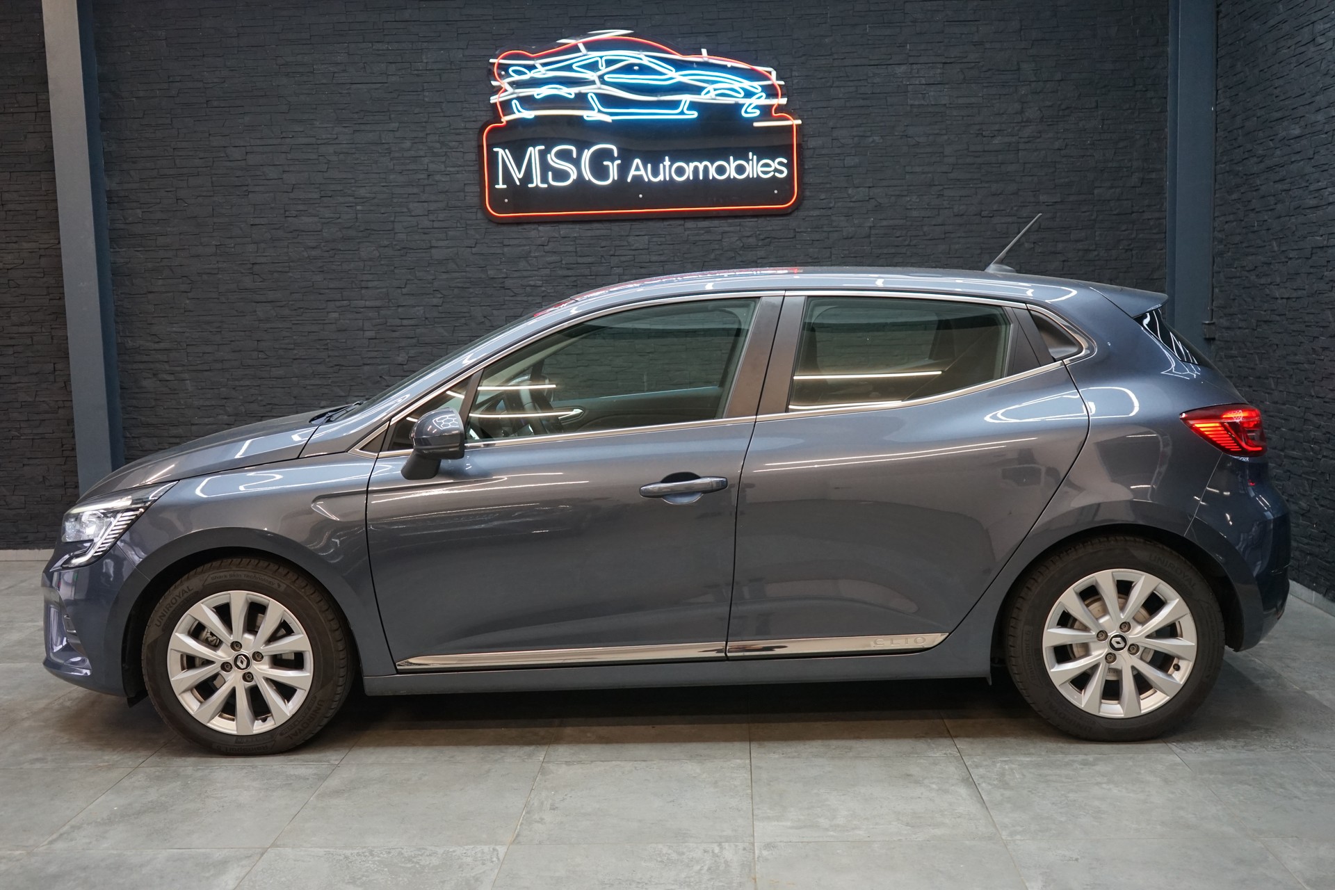 RENAULT Clio 1.6 E-Tech Intens-image-1