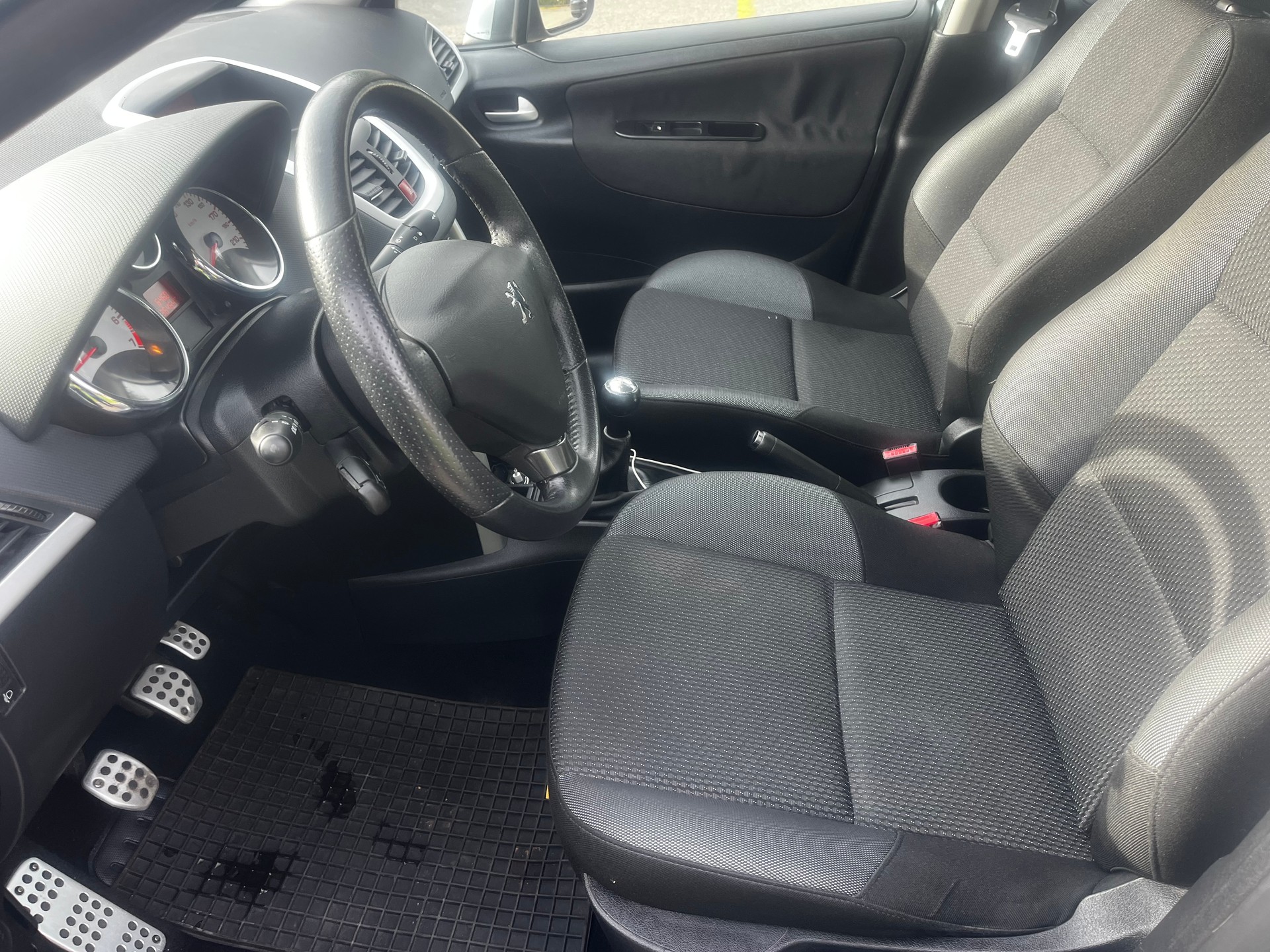 PEUGEOT 207 SW 1.4 16V Trendy Clim-image-9