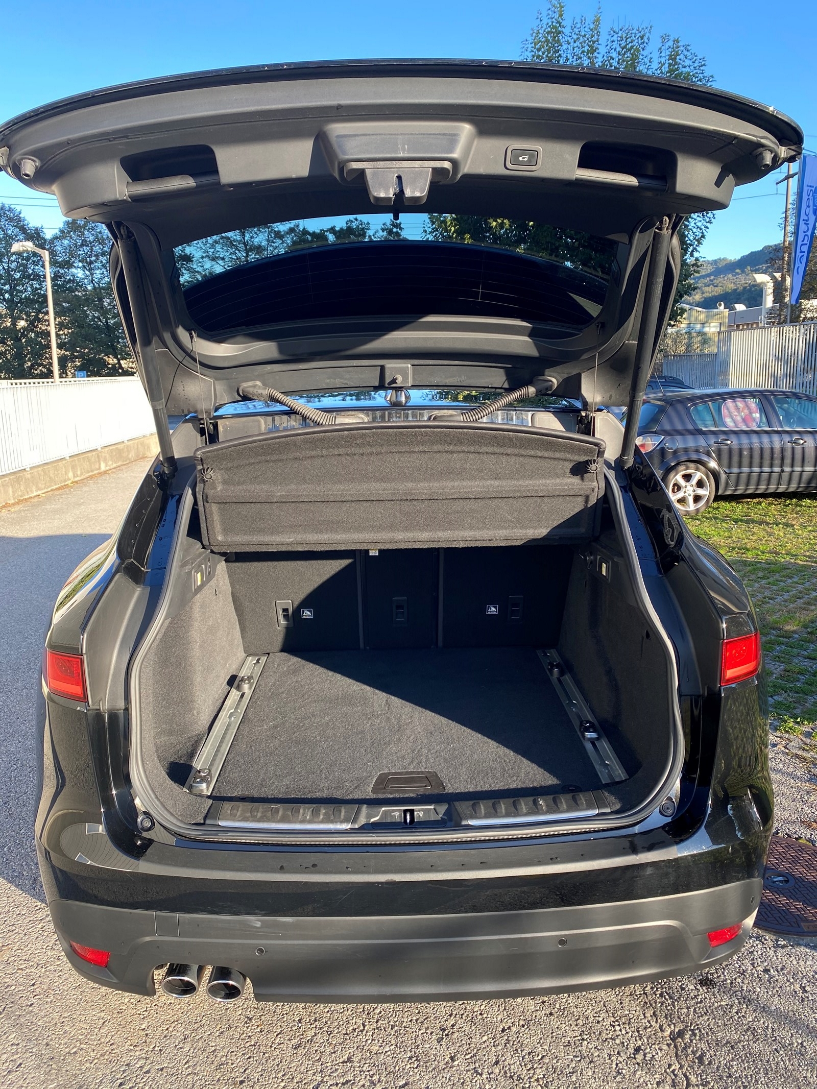 JAGUAR F-Pace 2.0d R-Sport AWD Automatik-image-6