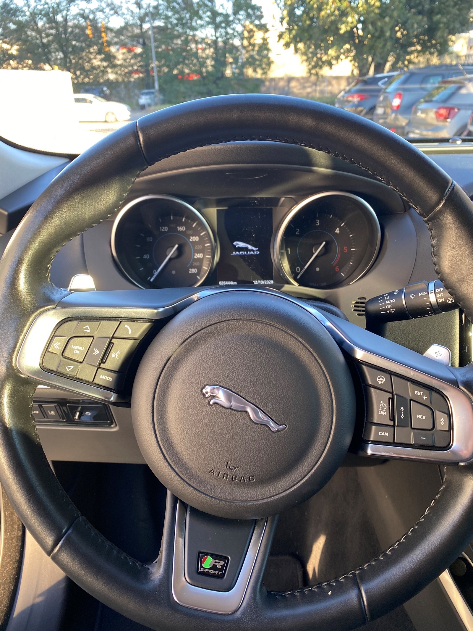 JAGUAR F-Pace 2.0d R-Sport AWD Automatik-image-8