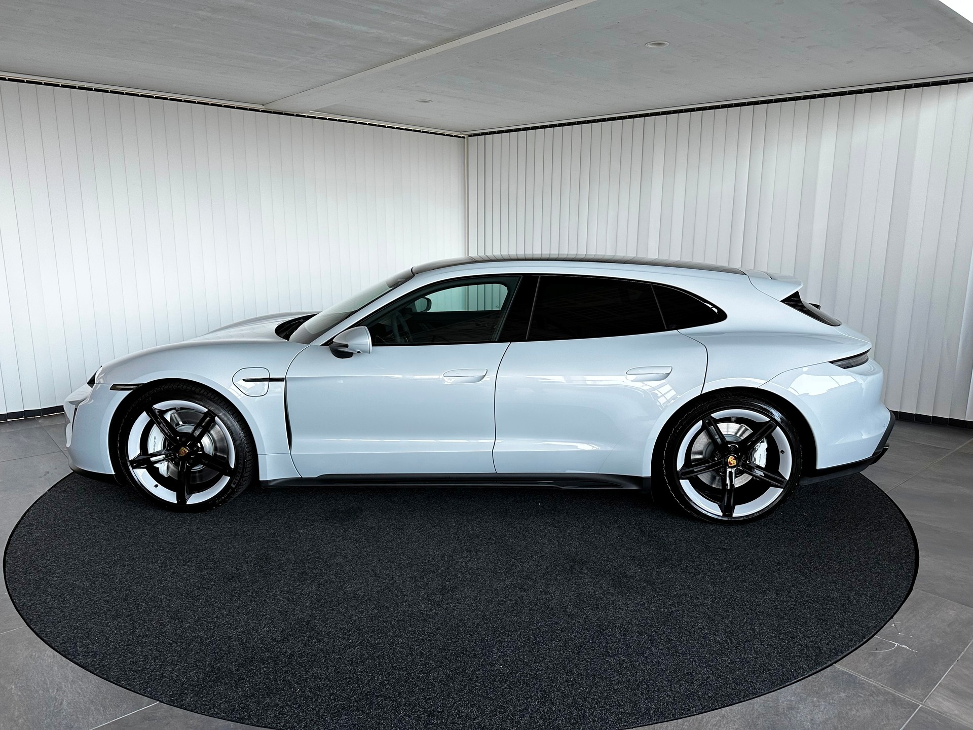 PORSCHE Taycan GTS Sport Turismo Performance Plus-image-7