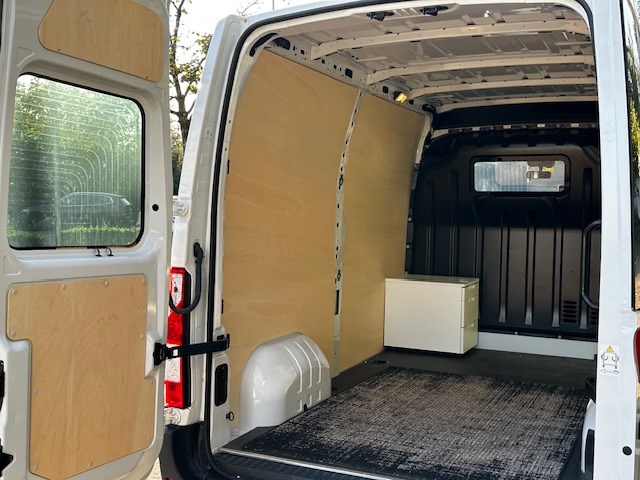 RENAULT Master T35 2.3dCi 135 L2H2-image-3