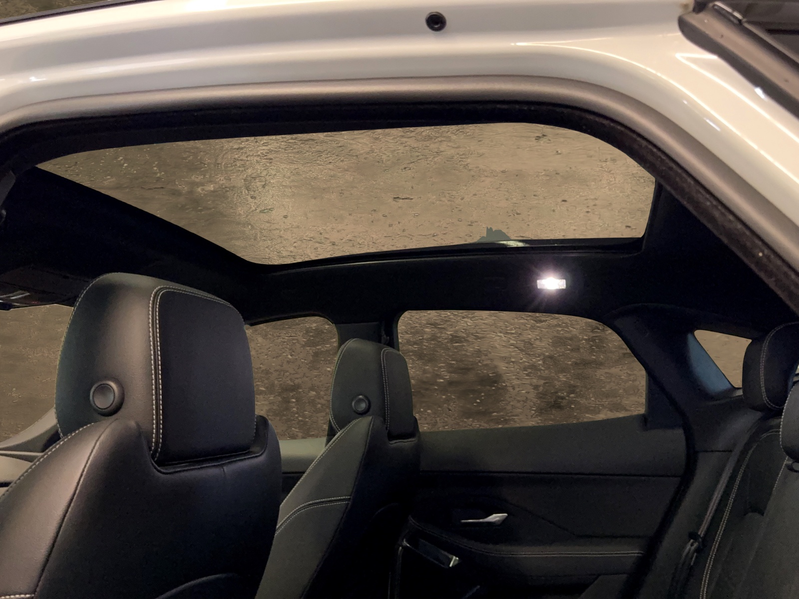 JAGUAR E-Pace 2.0 P250 R-Dynamic AWD Automatik-image-10