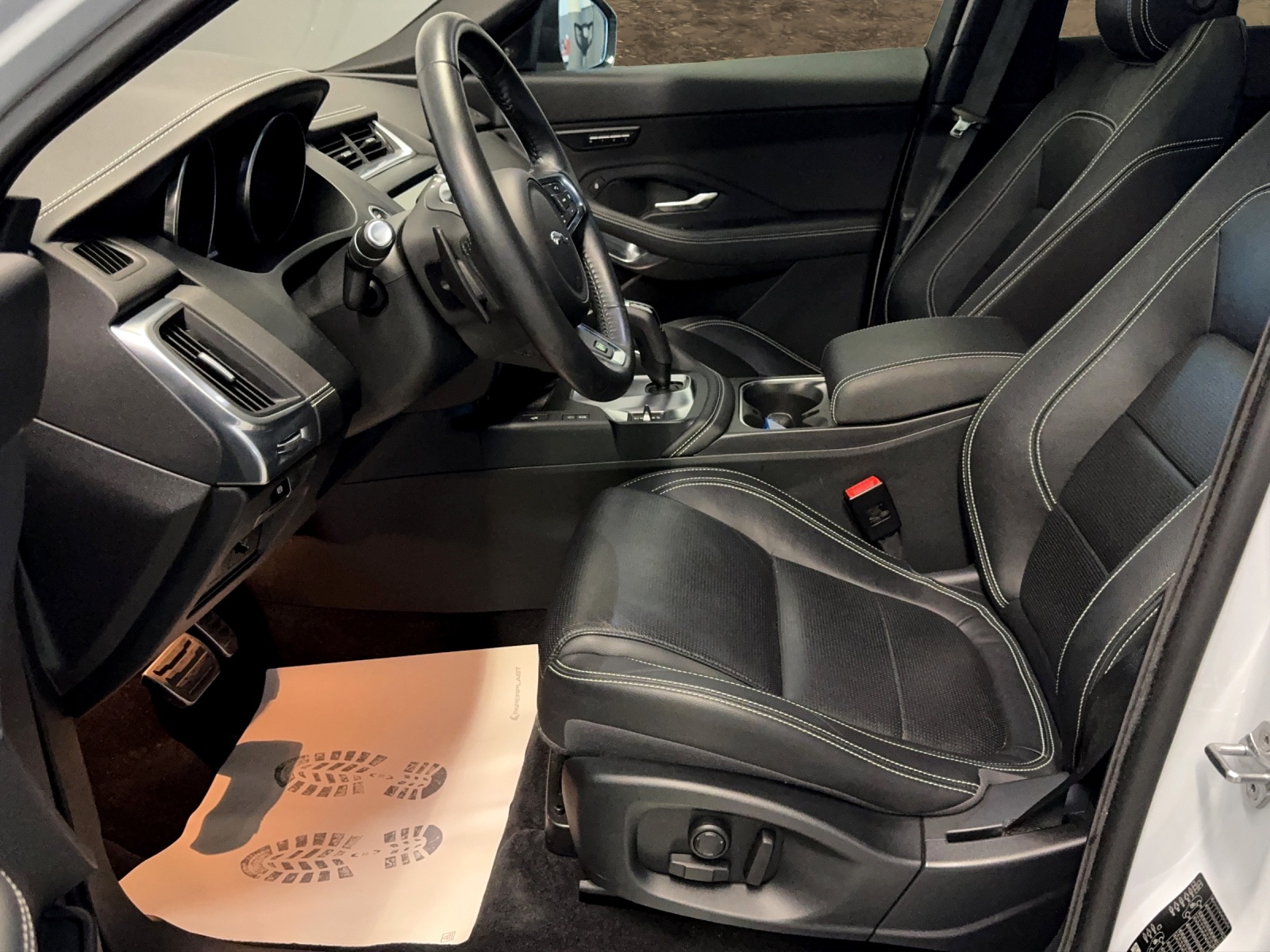JAGUAR E-Pace 2.0 P250 R-Dynamic AWD Automatik-image-8
