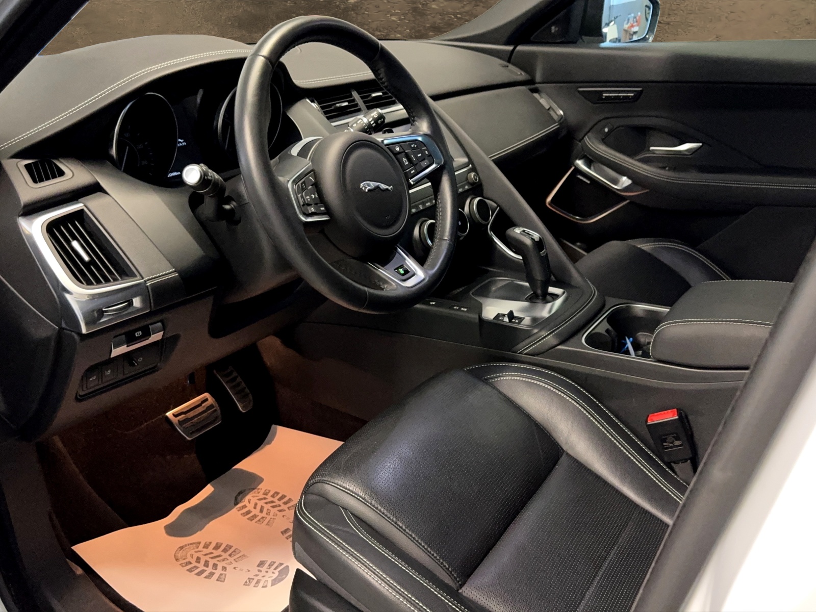 JAGUAR E-Pace 2.0 P250 R-Dynamic AWD Automatik-image-7