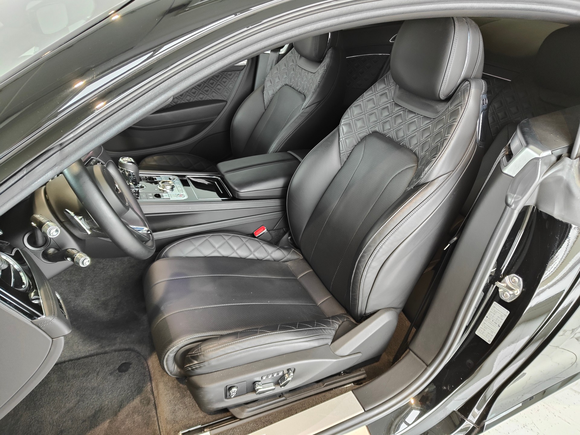 BENTLEY Continental GT 4.0 V8 Mulliner-image-3
