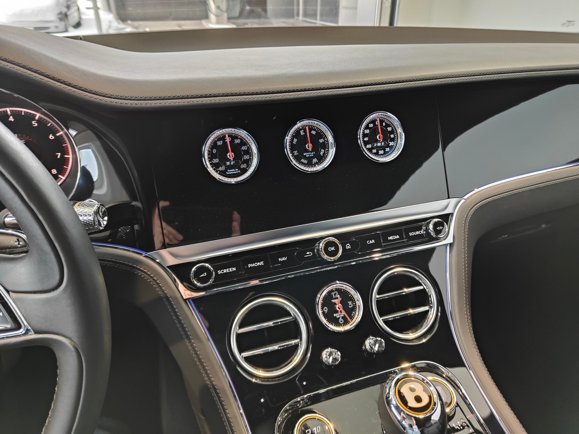 BENTLEY Continental GT 4.0 V8 Mulliner-image-6