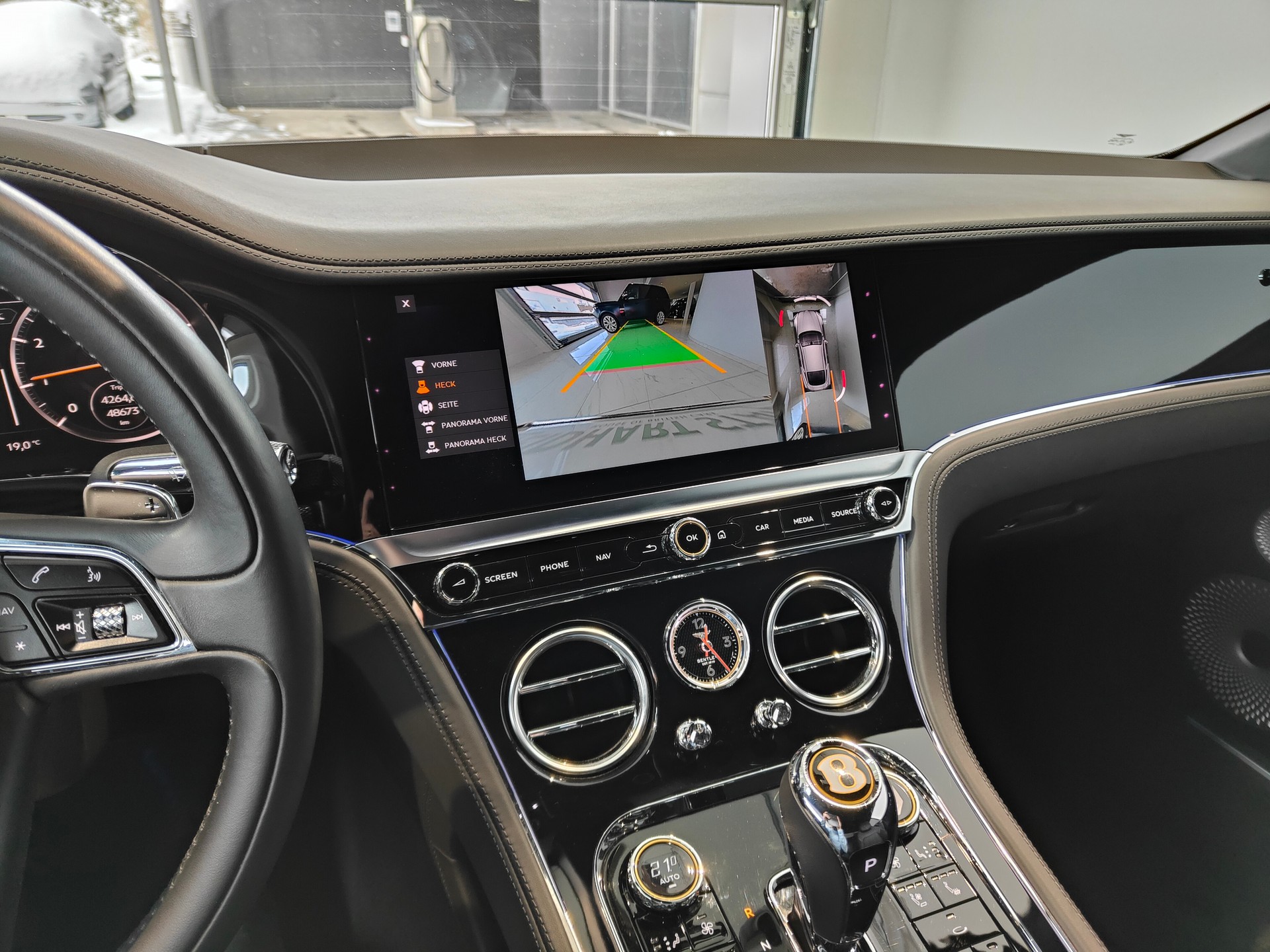 BENTLEY Continental GT 4.0 V8 Mulliner-image-11