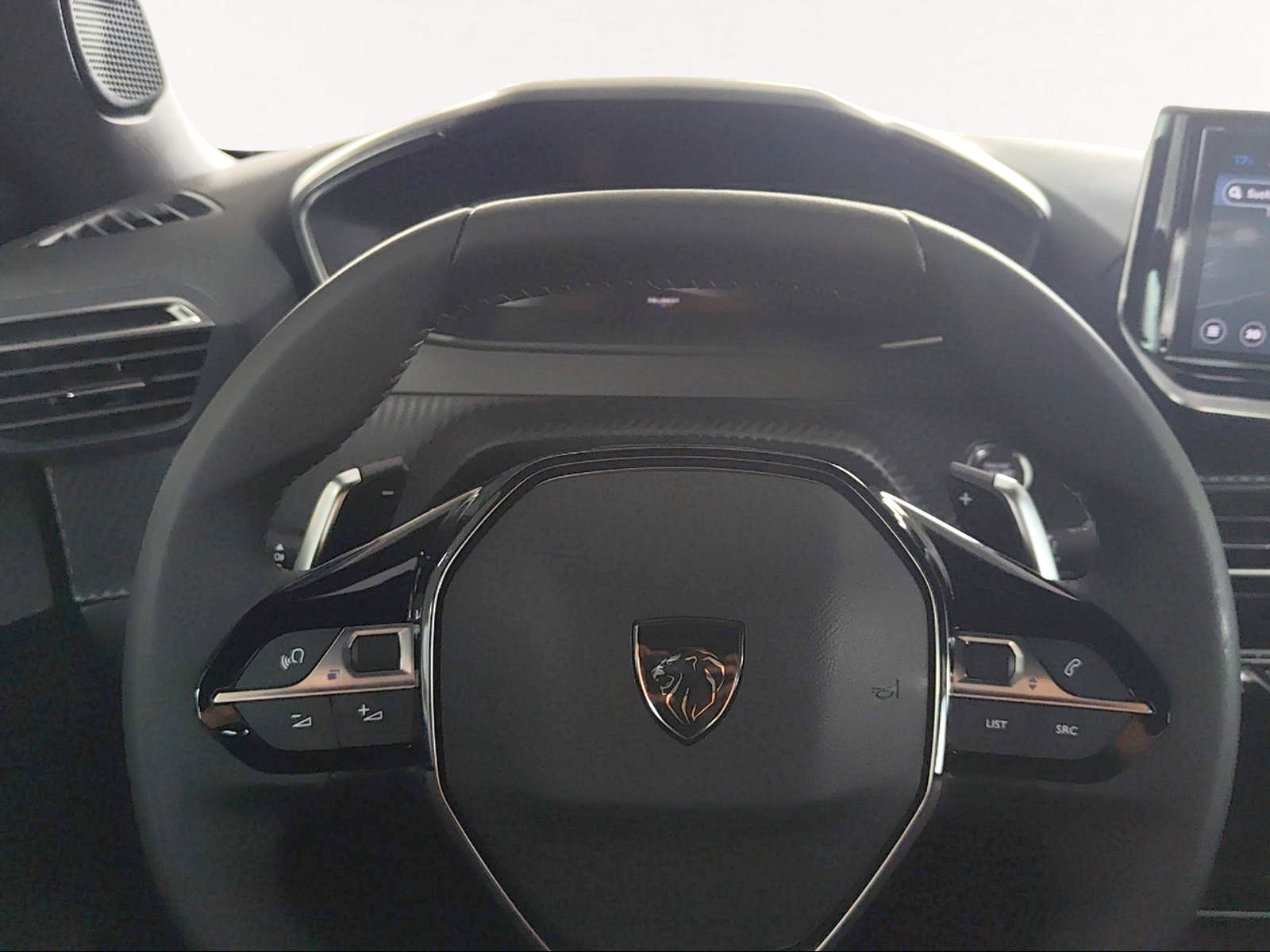 PEUGEOT 2008 1.2 PureTech Allure Premium-image-11