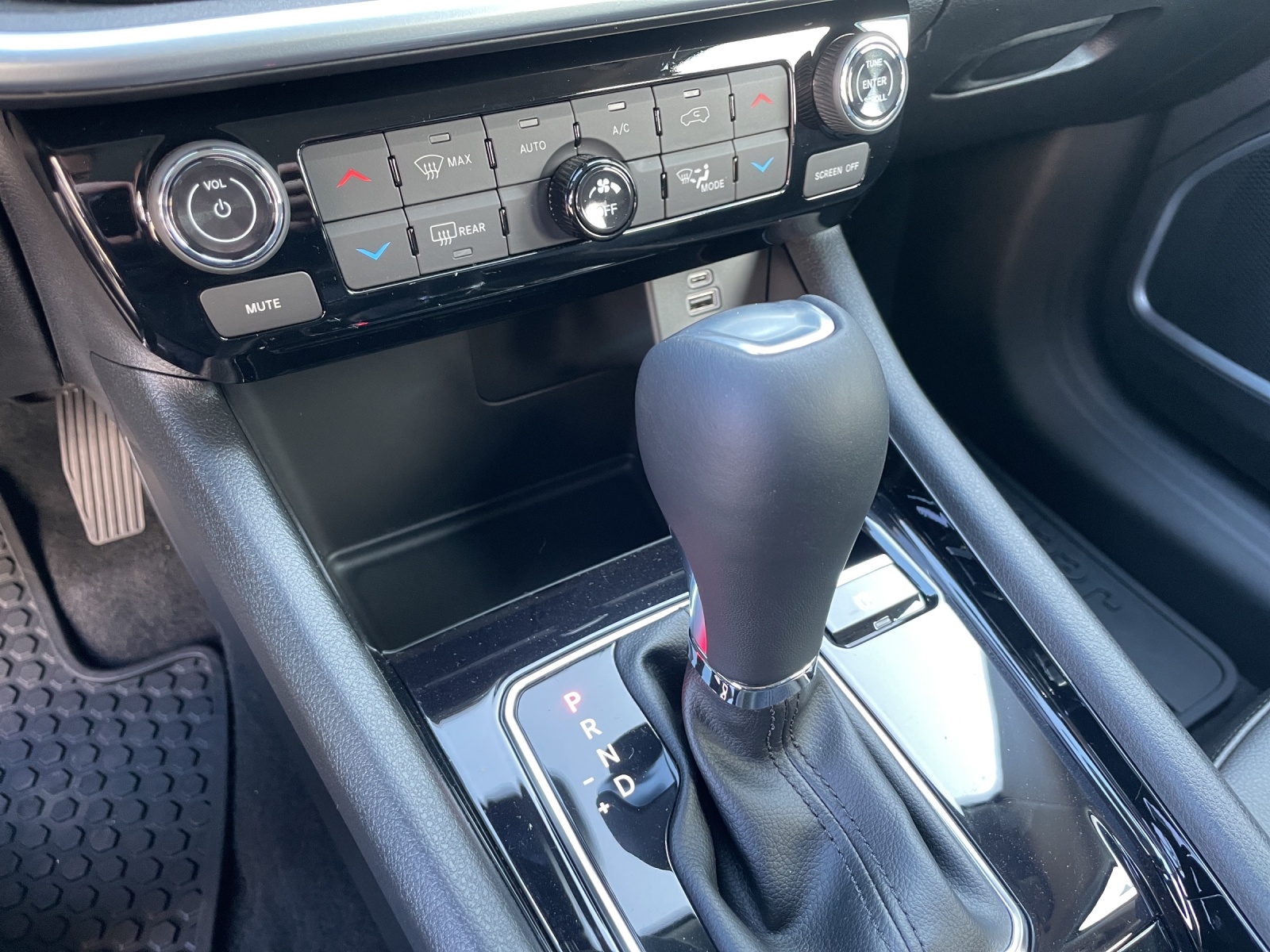 JEEP Compass 1.5 Turbo Swiss Altitude-image-11
