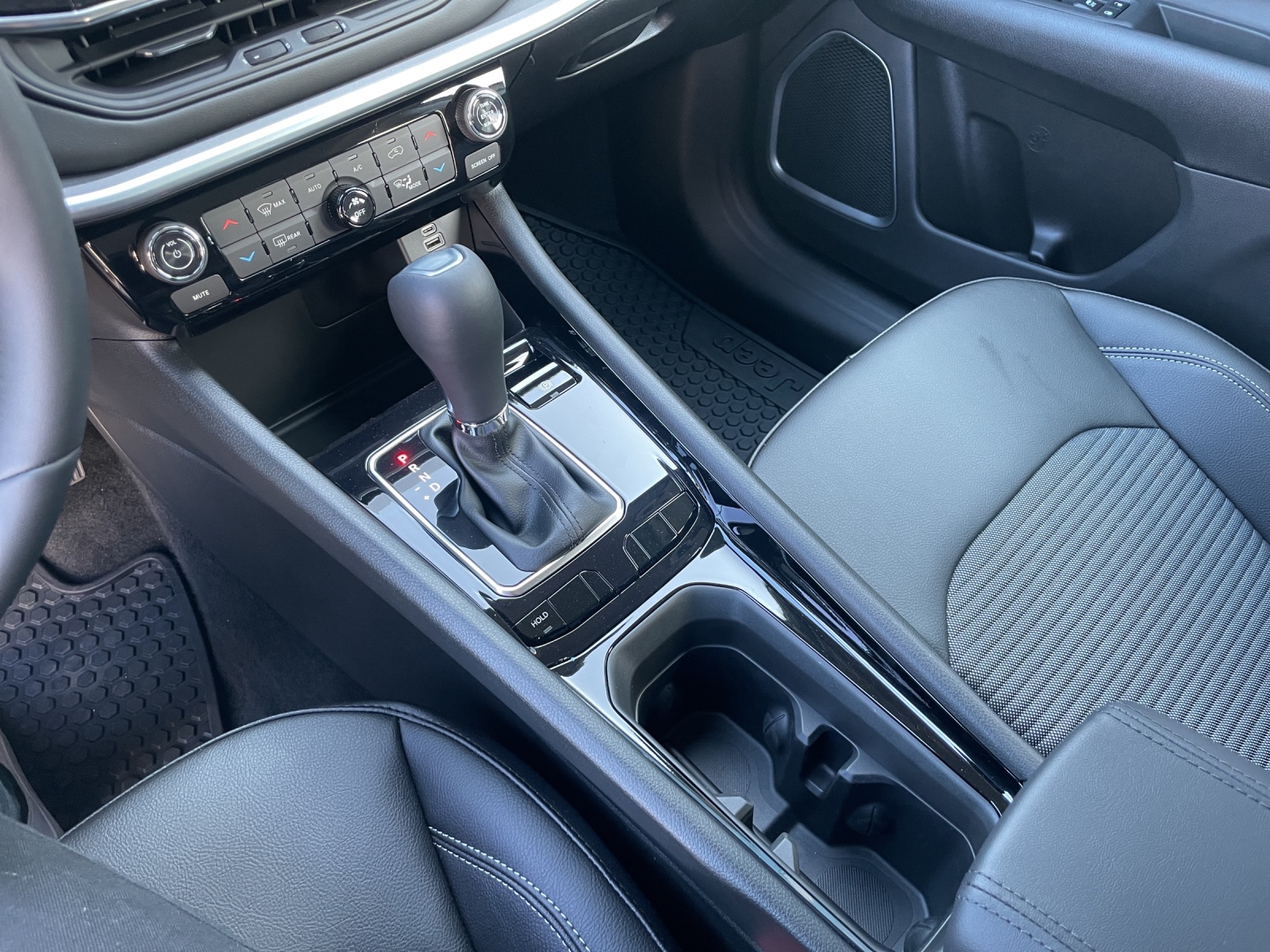 JEEP Compass 1.5 Turbo Swiss Altitude-image-10