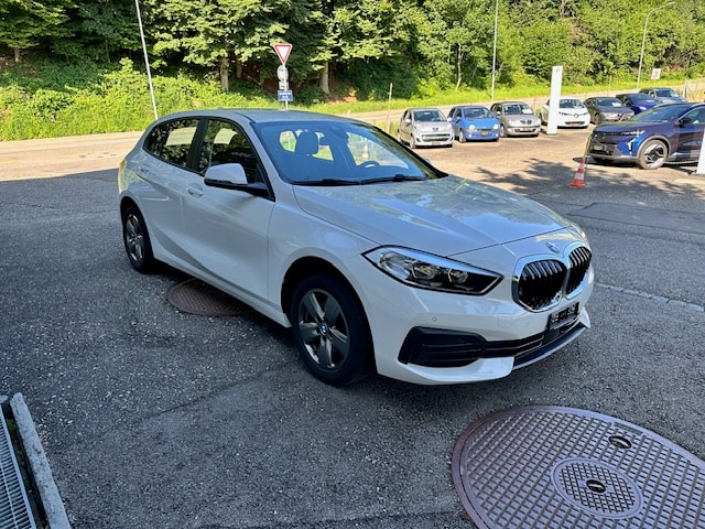BMW 116d-showroom-element-2