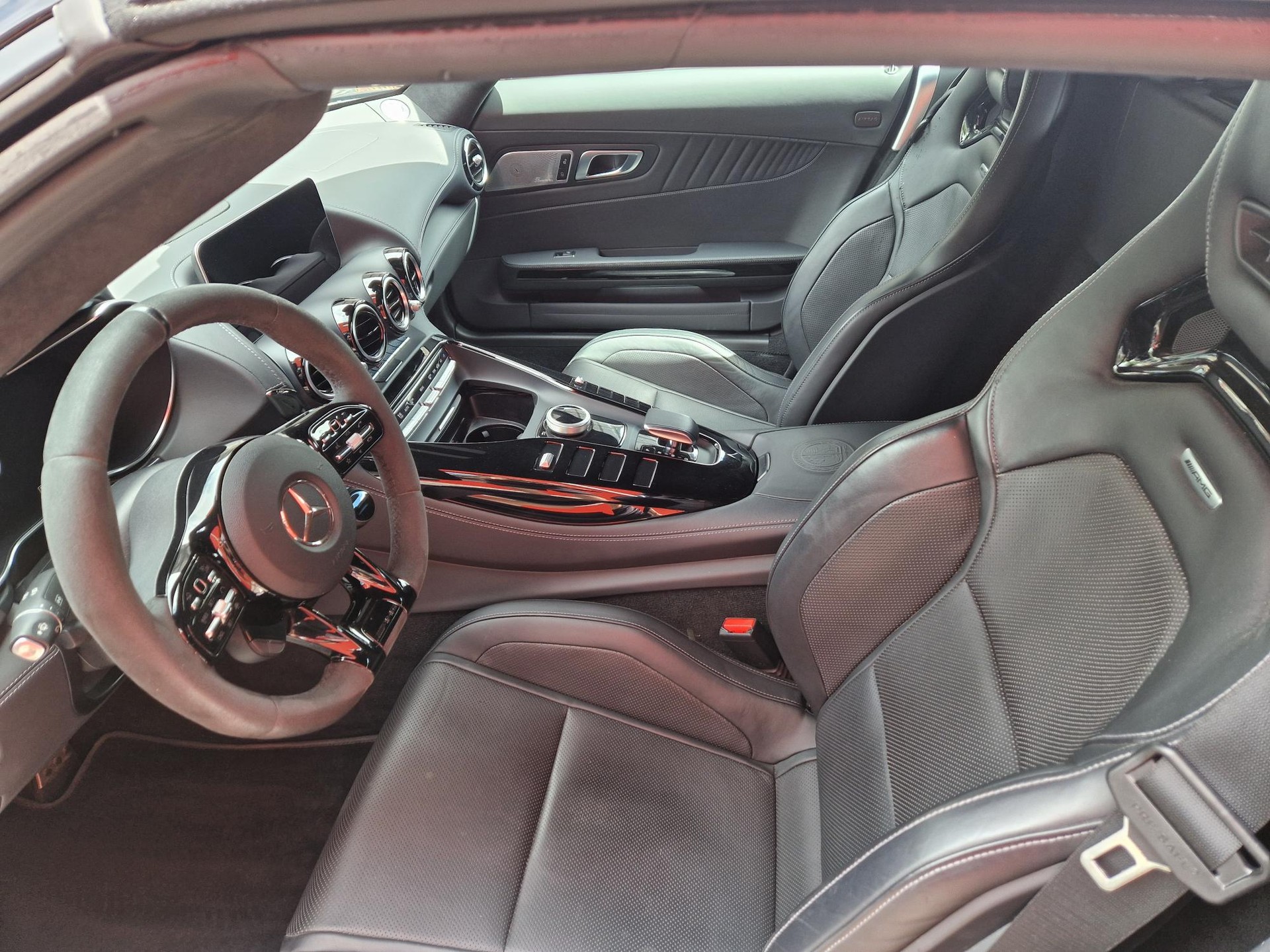 MERCEDES-BENZ AMG GT C Roadster Speedshift DCT-image-13