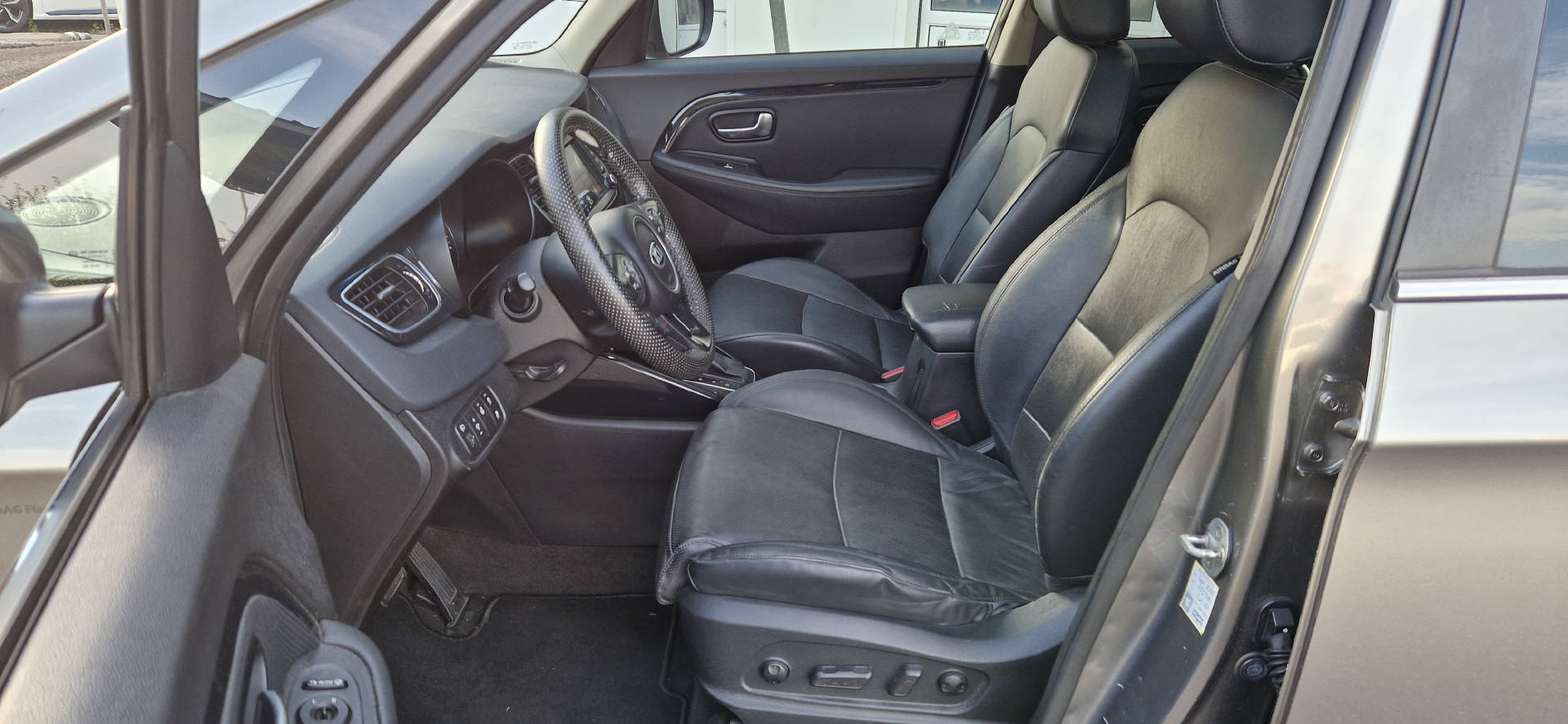 KIA Carens 1.7 CRDi Swiss Eco Edition-image-3