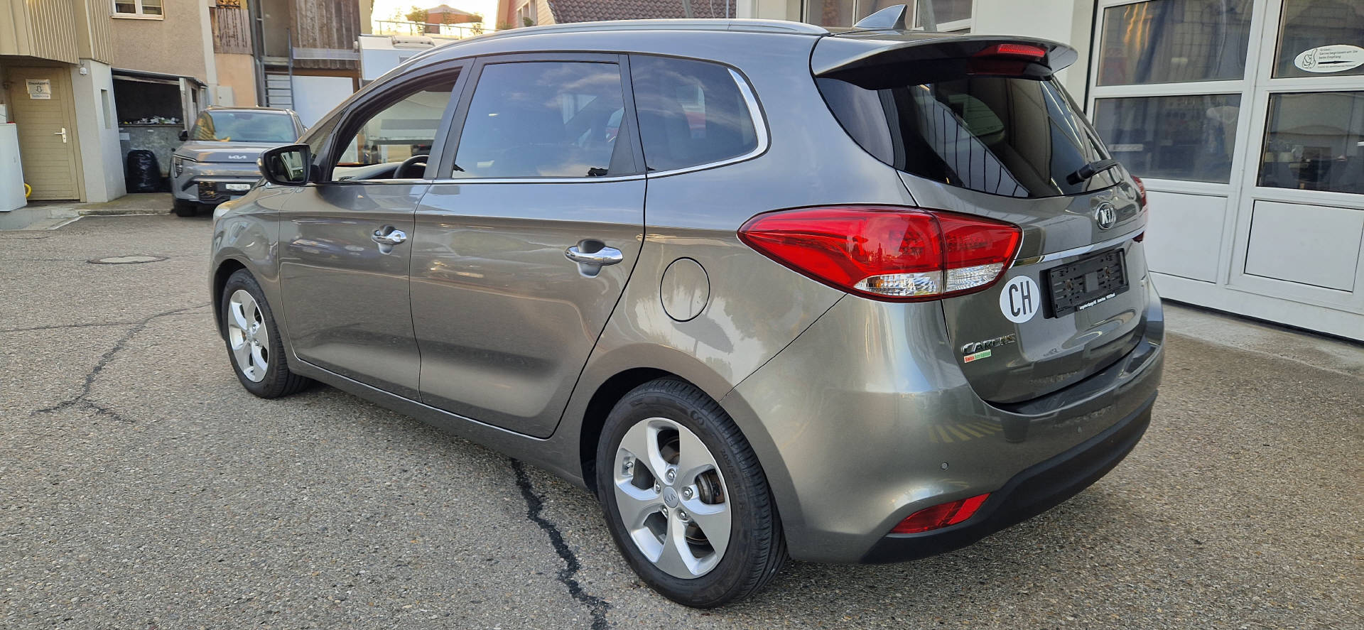 KIA Carens 1.7 CRDi Swiss Eco Edition-image-11