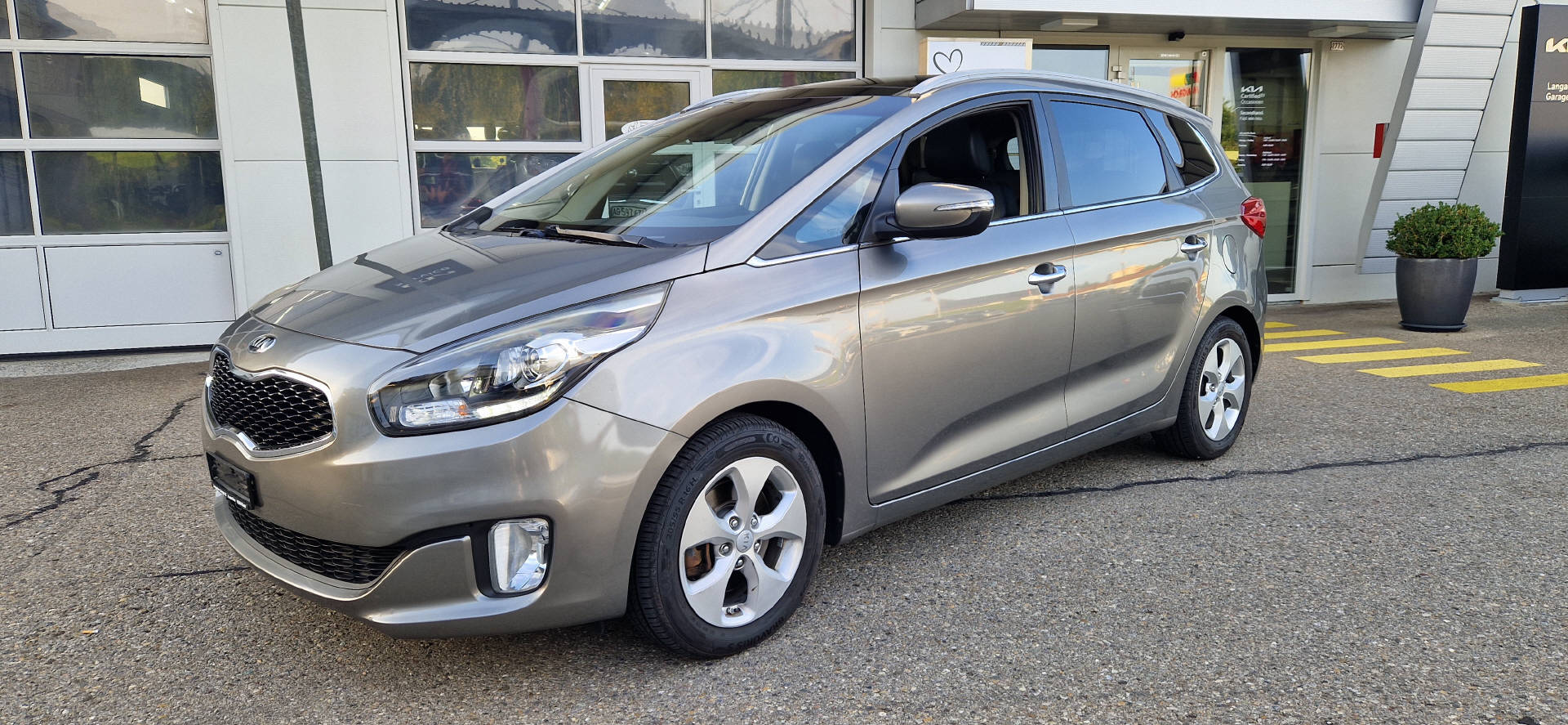 KIA Carens 1.7 CRDi Swiss Eco Edition-image-1