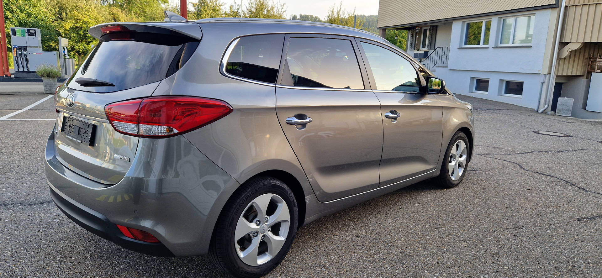 KIA Carens 1.7 CRDi Swiss Eco Edition-image-13