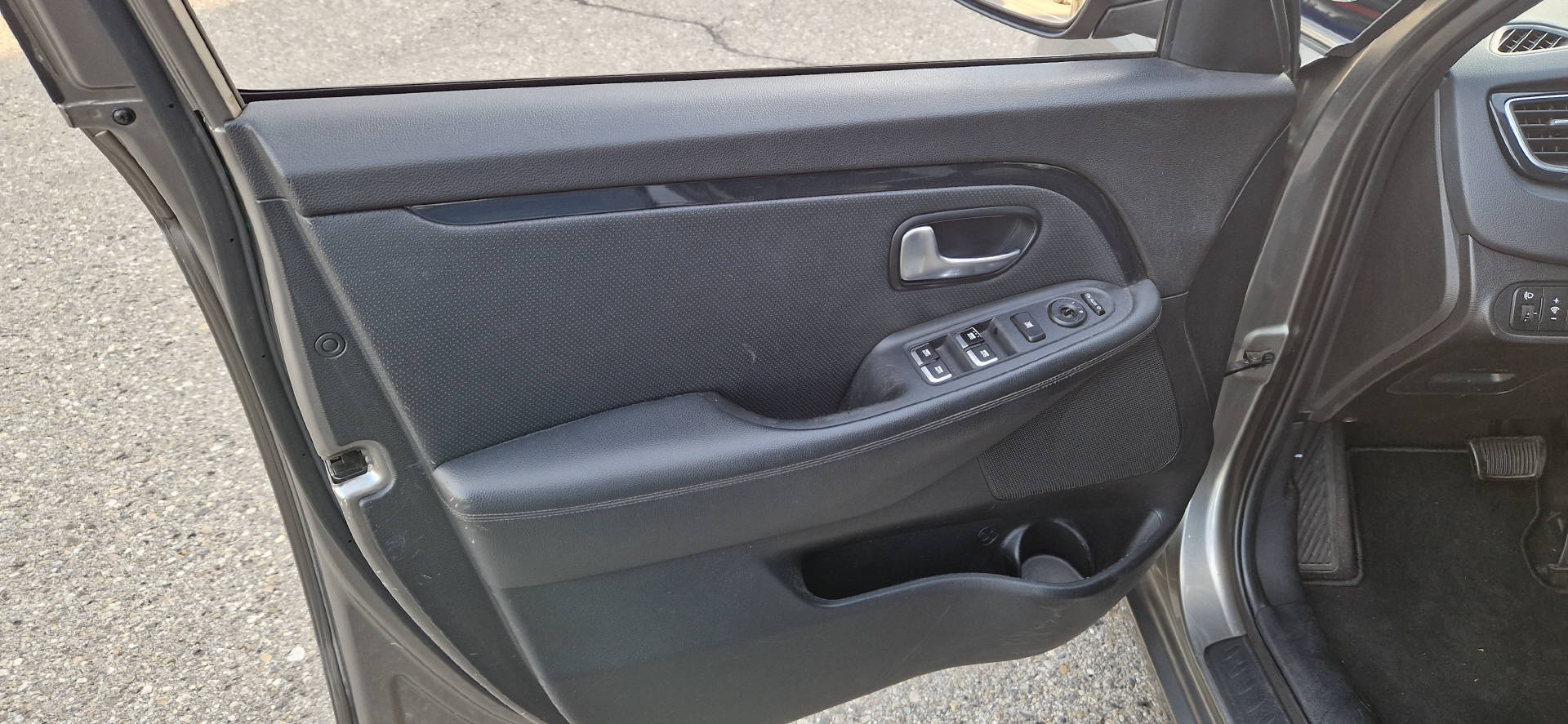 KIA Carens 1.7 CRDi Swiss Eco Edition-image-2