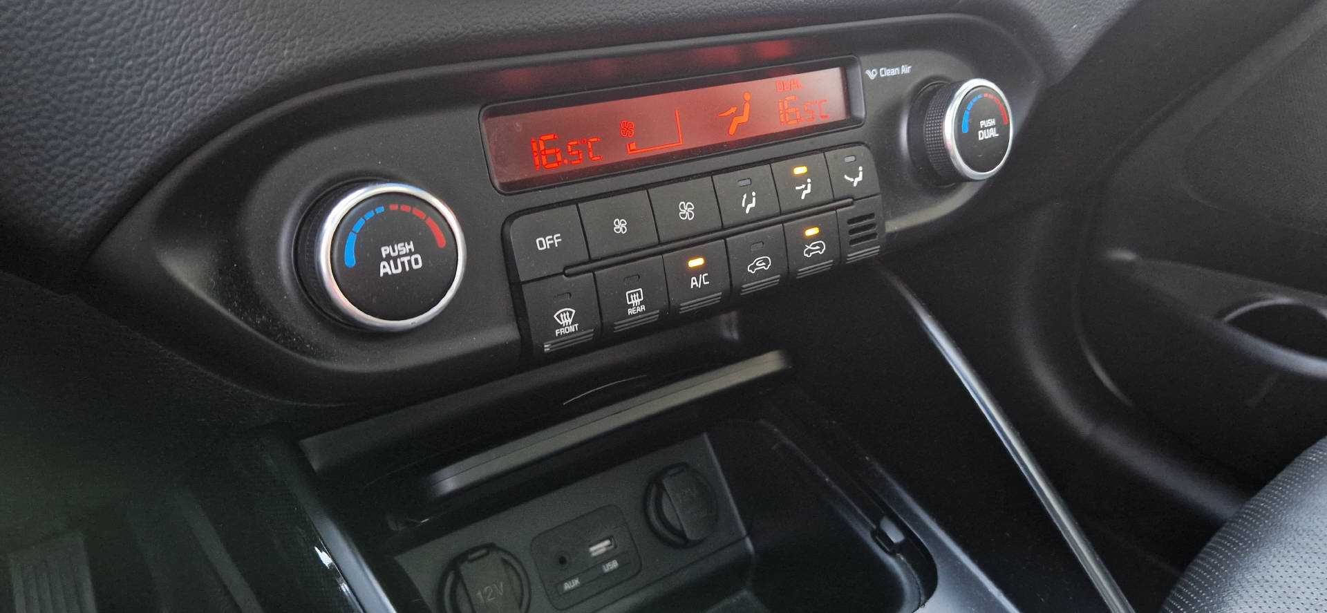 KIA Carens 1.7 CRDi Swiss Eco Edition-image-6
