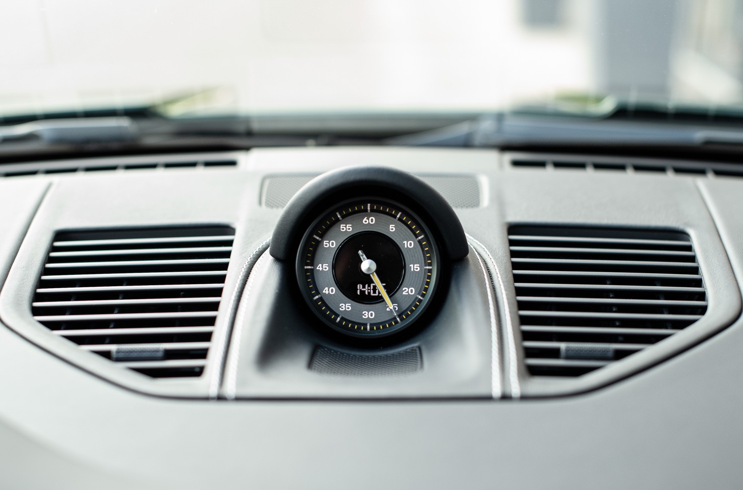 PORSCHE 911 Carrera GT3 PDK Touring 2026-image-19