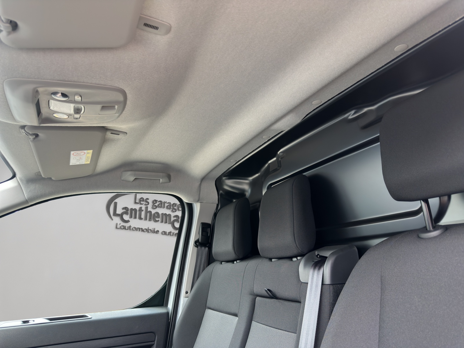 OPEL Vivaro Cargo 2.0 D s/s M-image-14