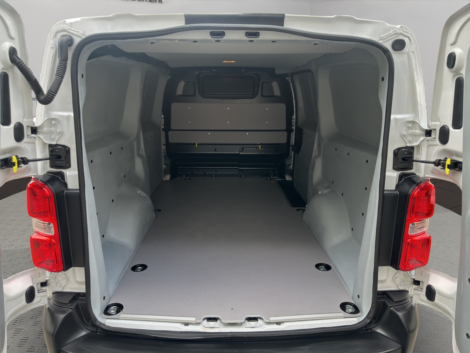 OPEL Vivaro Cargo 2.0 D s/s M-image-15