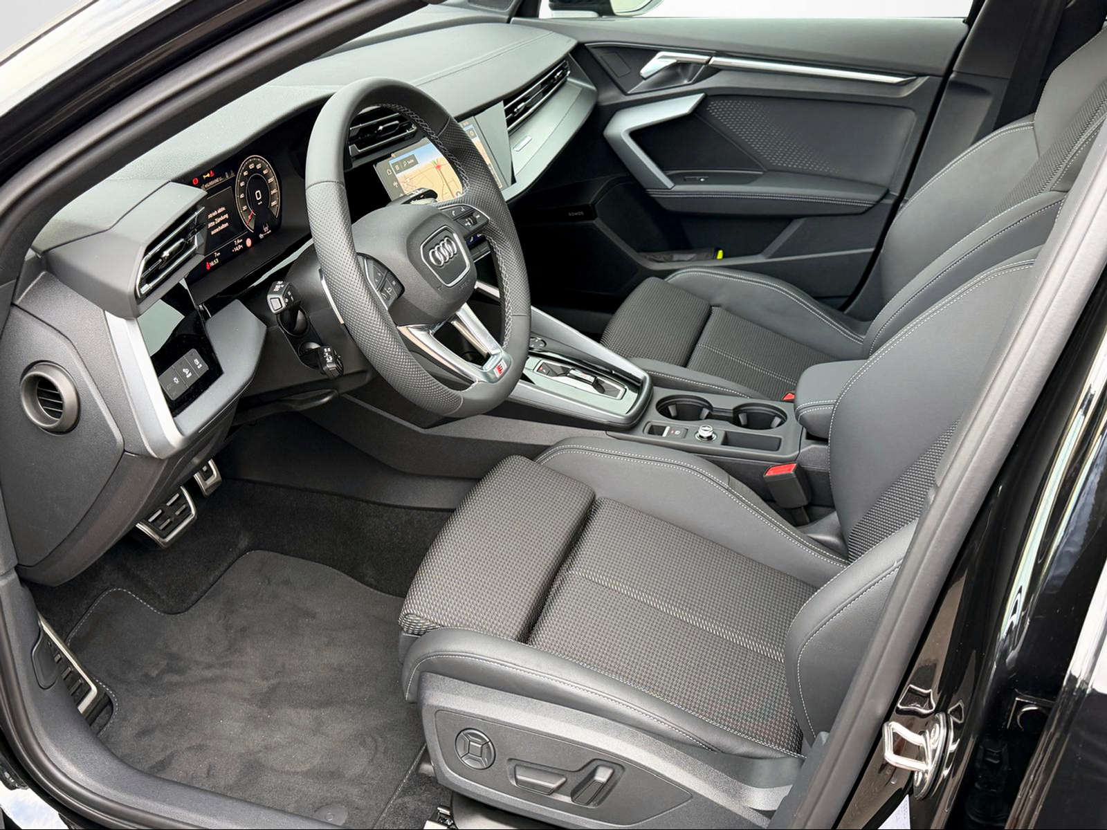 AUDI A3 Sportback 35 TFSI S line Attraction S-tronic-image-4