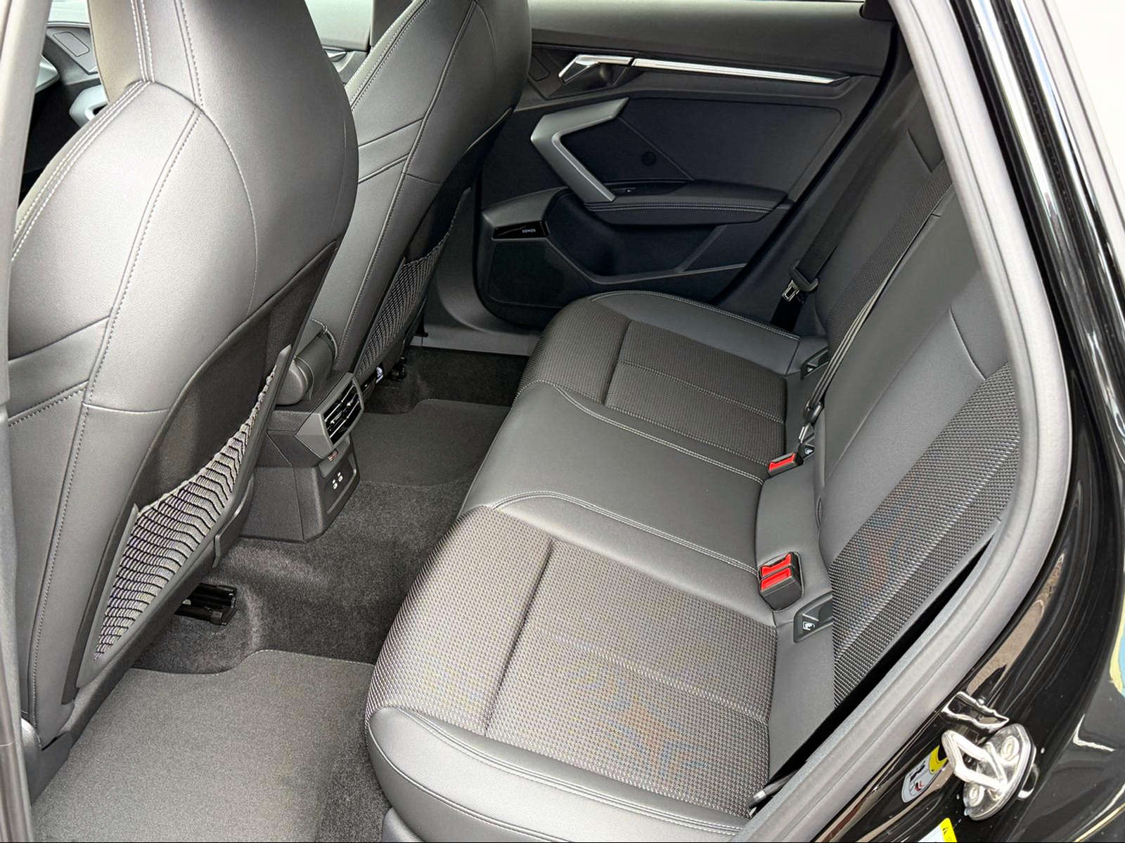 AUDI A3 Sportback 35 TFSI S line Attraction S-tronic-image-9