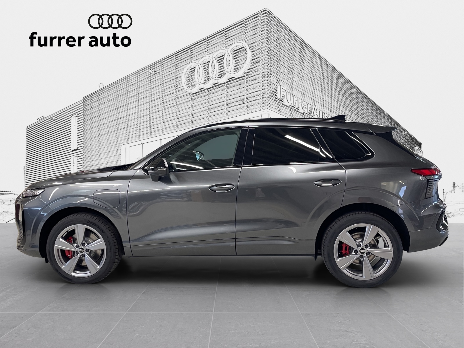 AUDI Q3 SUV e-hybrid 200 kW S tronig-showroom-element-1