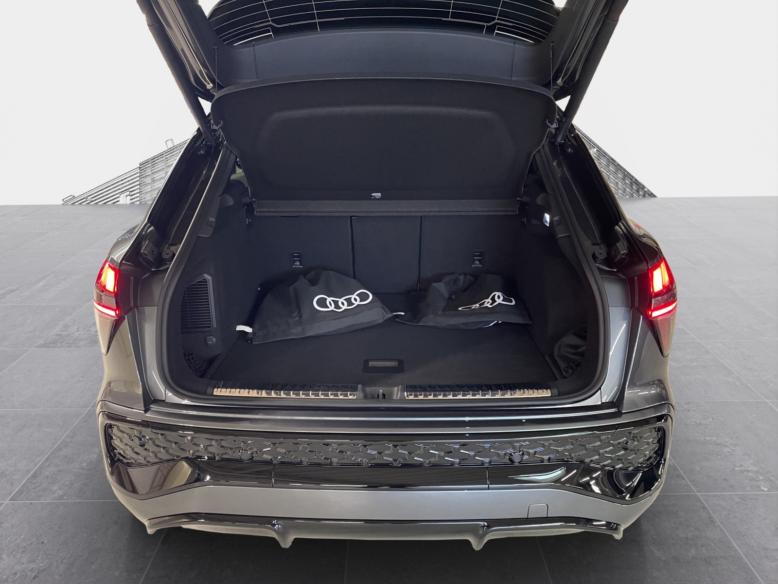 AUDI Q3 SUV e-hybrid 200 kW S tronig-image-12