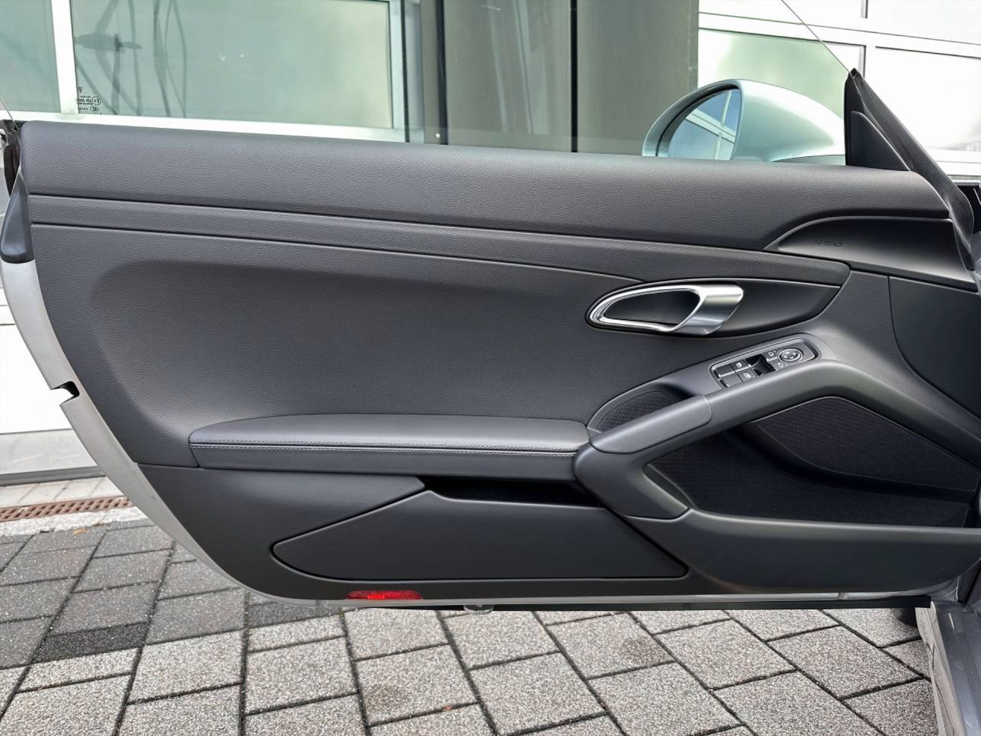 PORSCHE 718 Boxster S-image-17