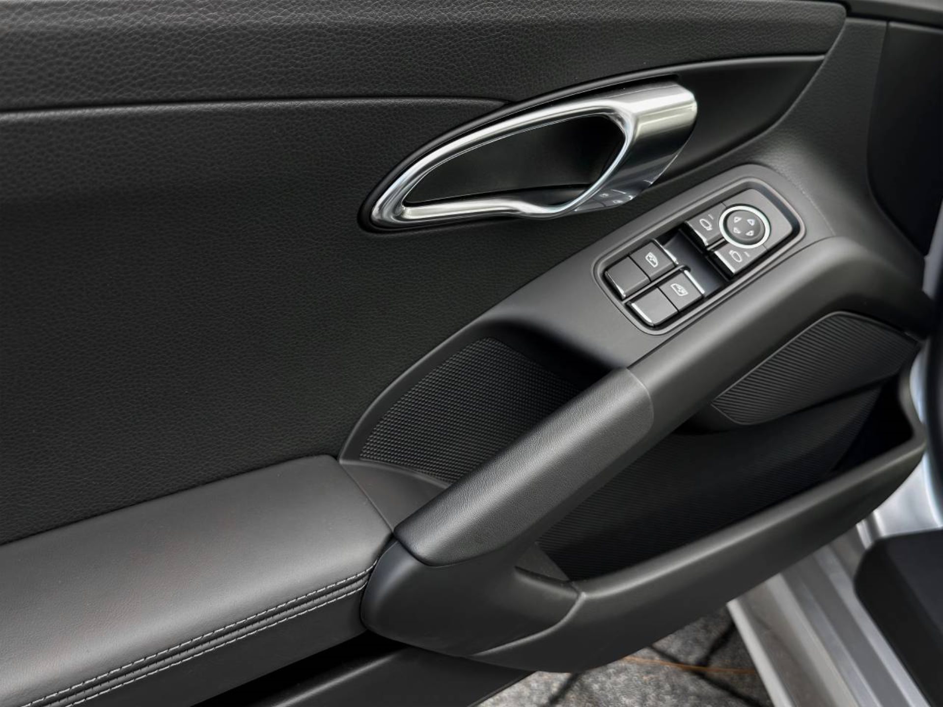 PORSCHE 718 Boxster S-image-18