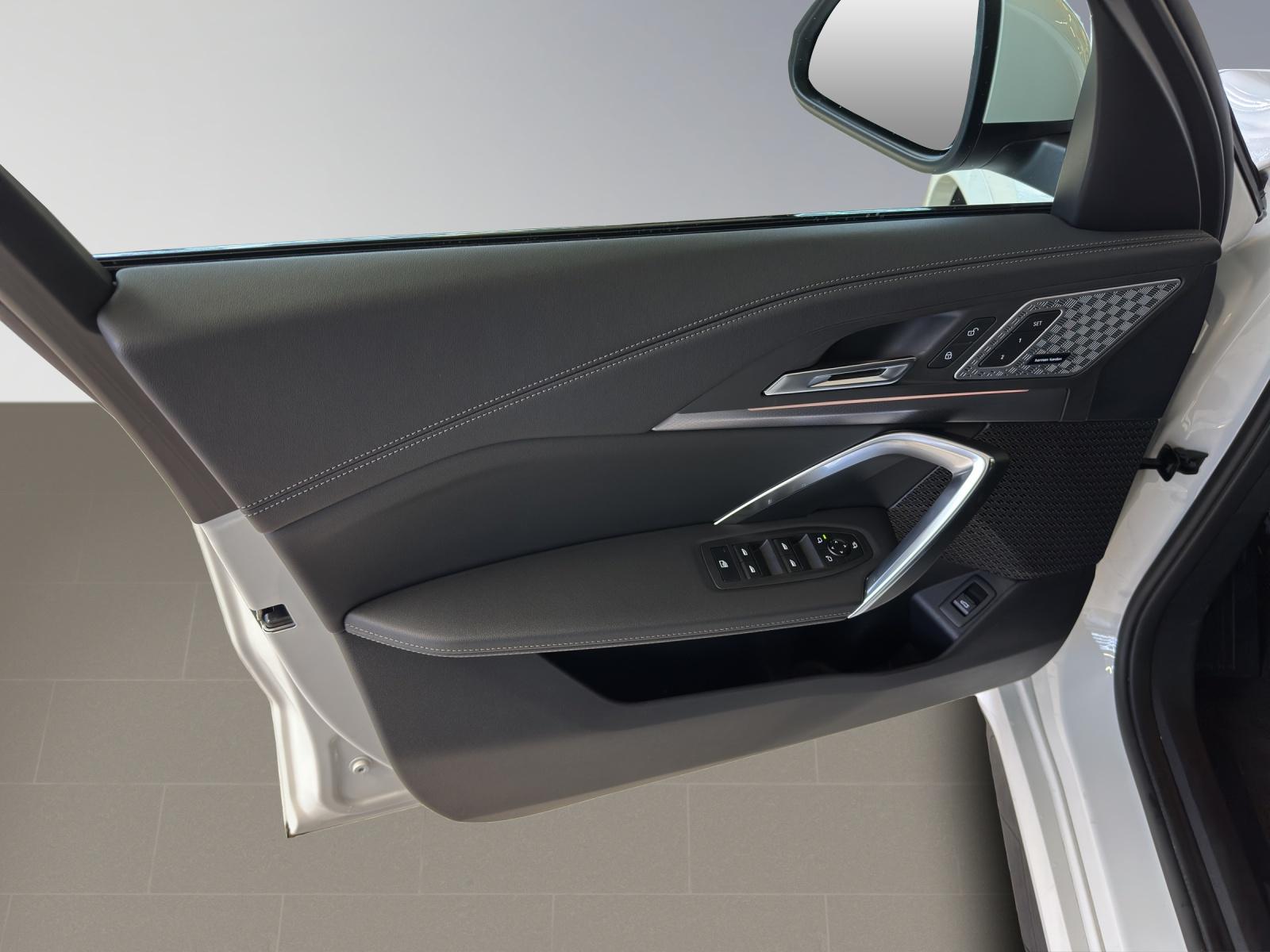 BMW X1 23i xDrive M Sport-image-14