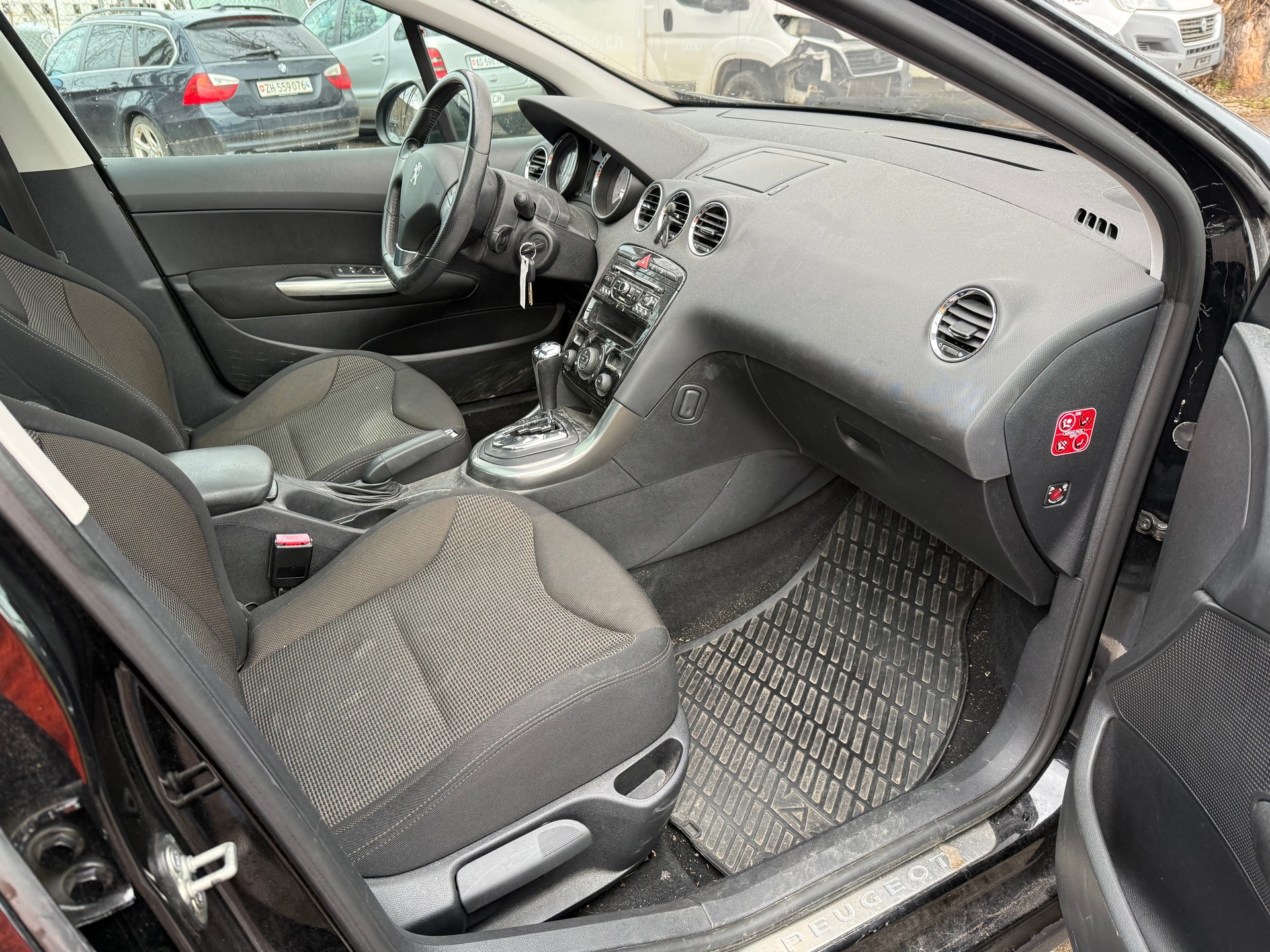 PEUGEOT 308 1.6 16V Turbo Allure Automatic-image-9