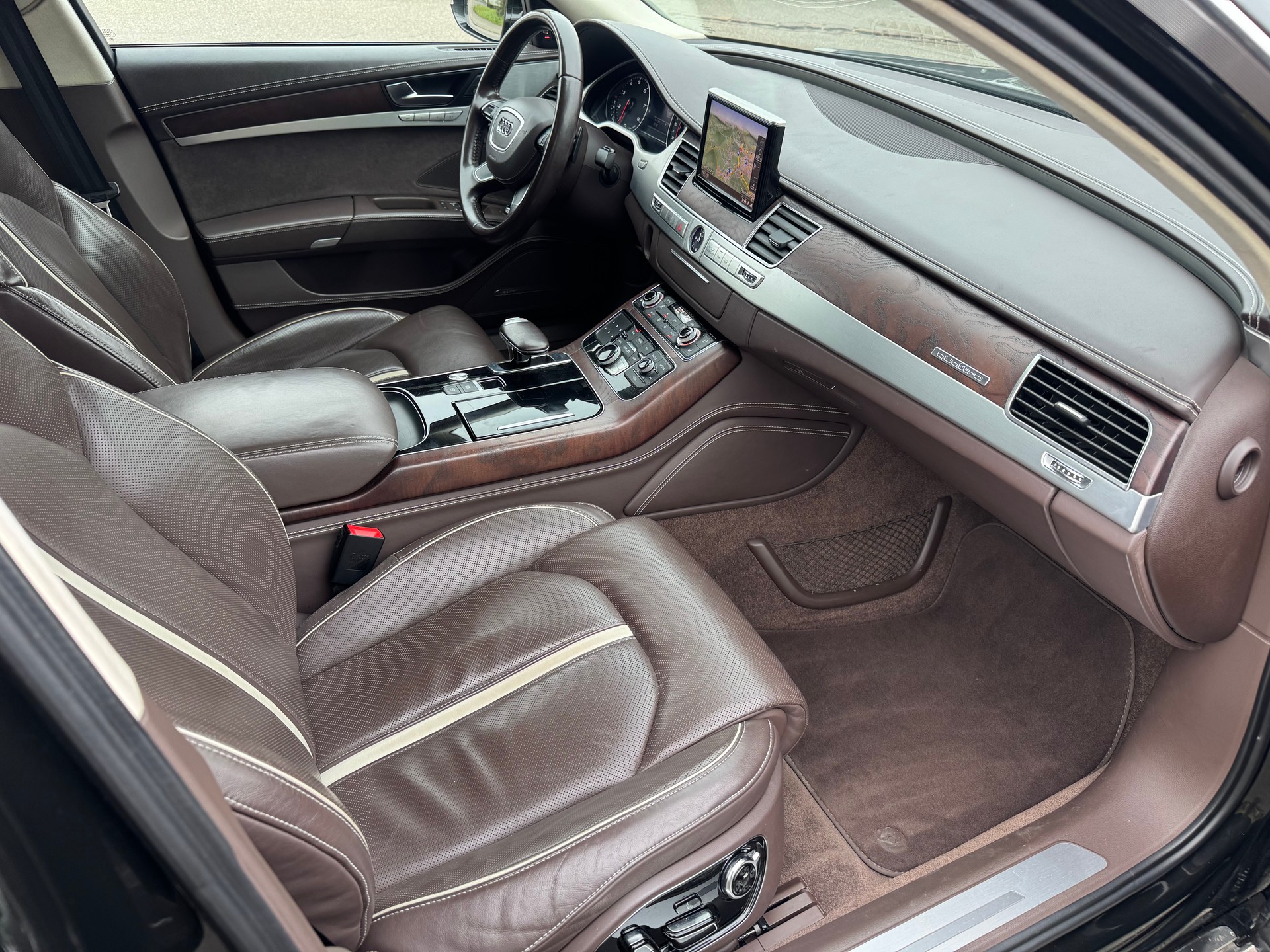 AUDI A8 4.2 FSI quattro tiptronic-image-7