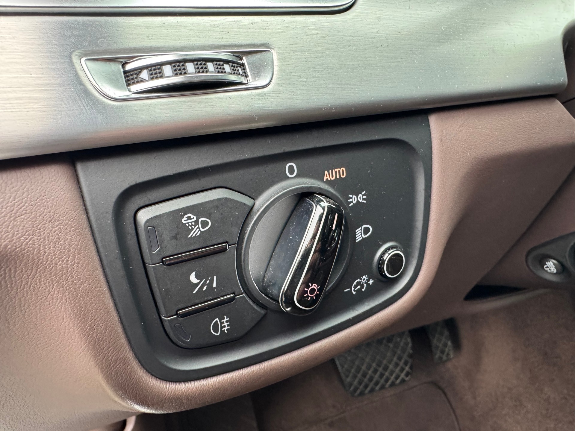 AUDI A8 4.2 FSI quattro tiptronic-image-12