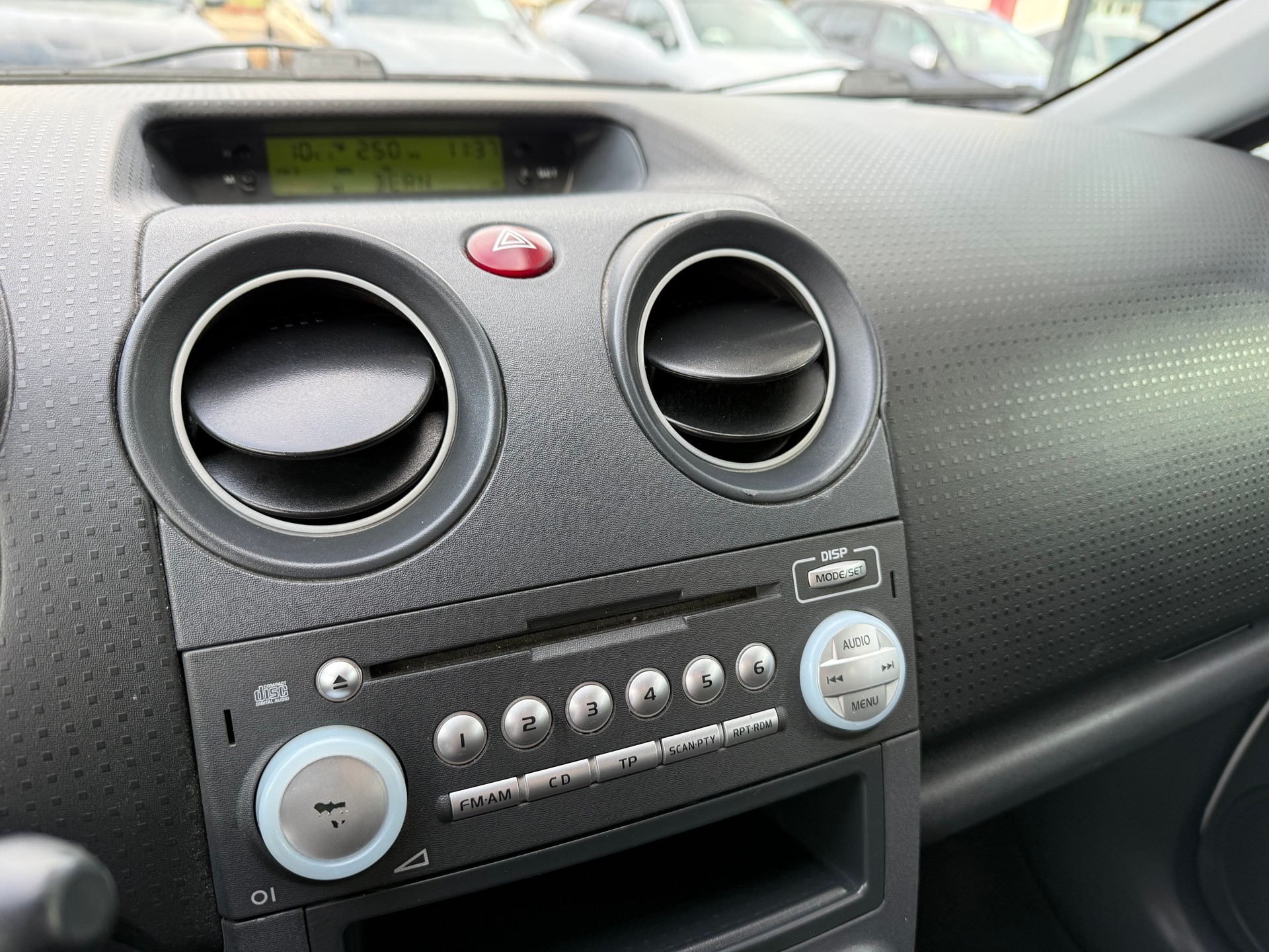 MITSUBISHI Colt 1.1 12V-image-11