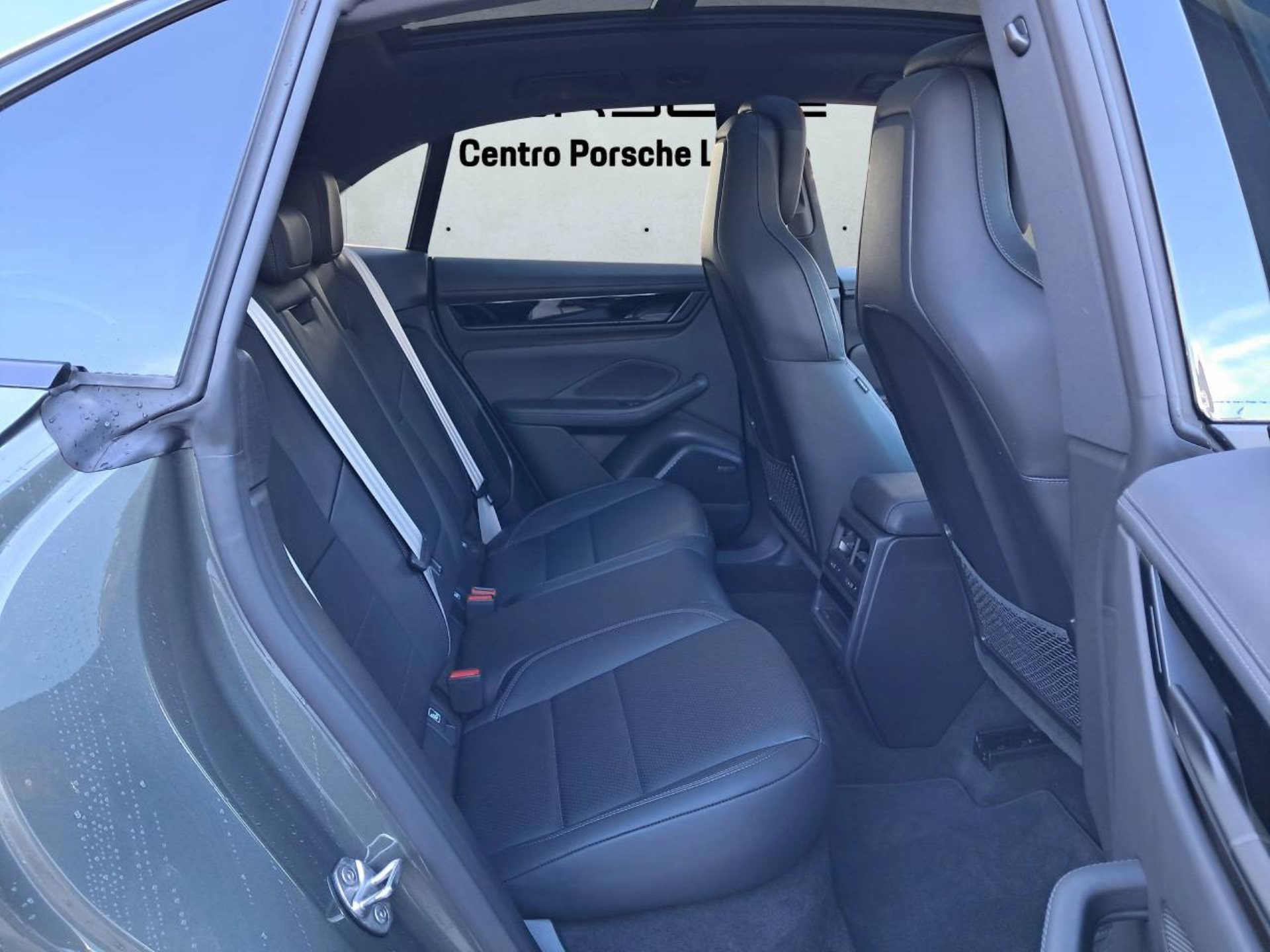 PORSCHE Macan 4-image-17