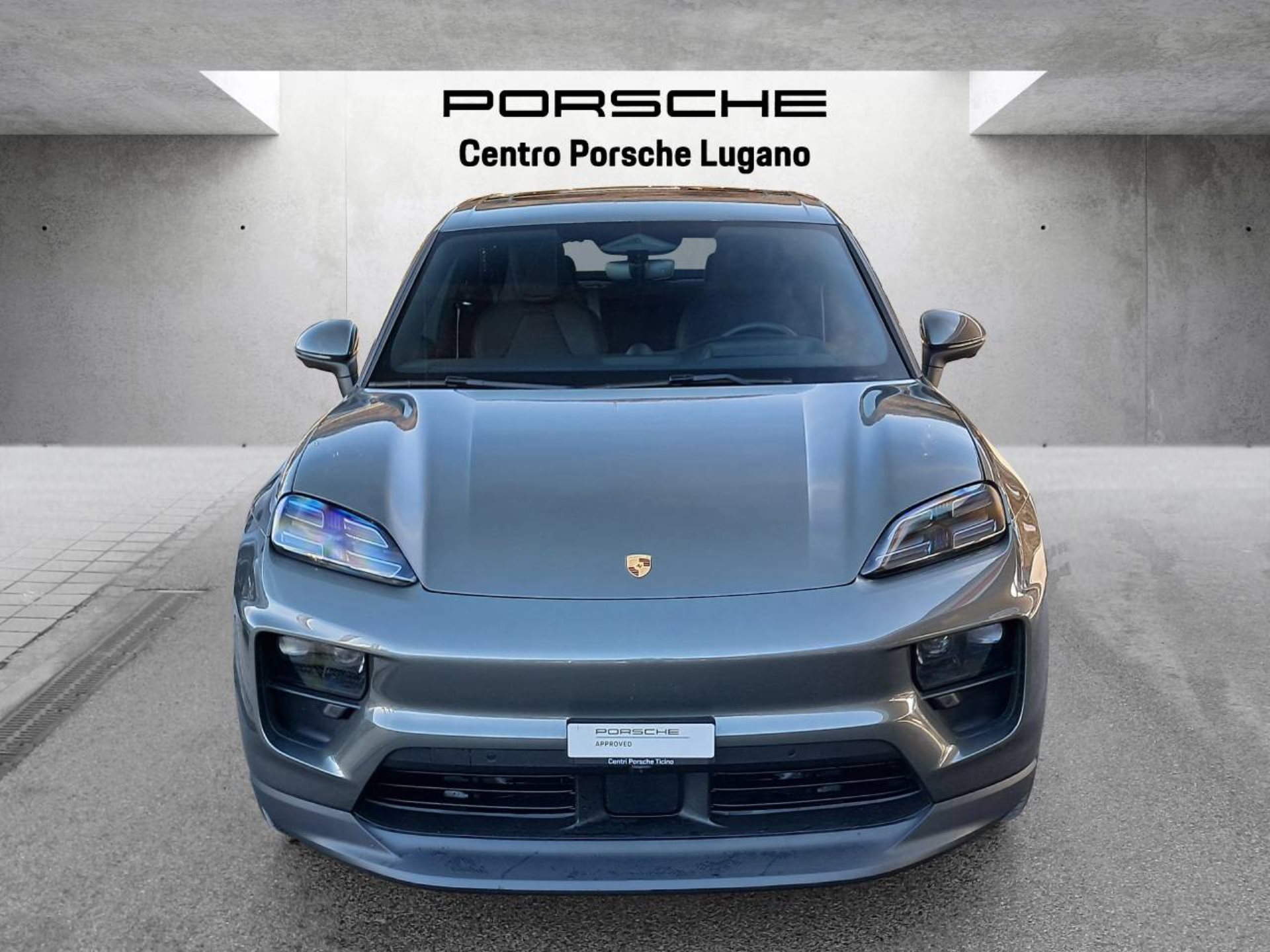 PORSCHE Macan 4-image-9